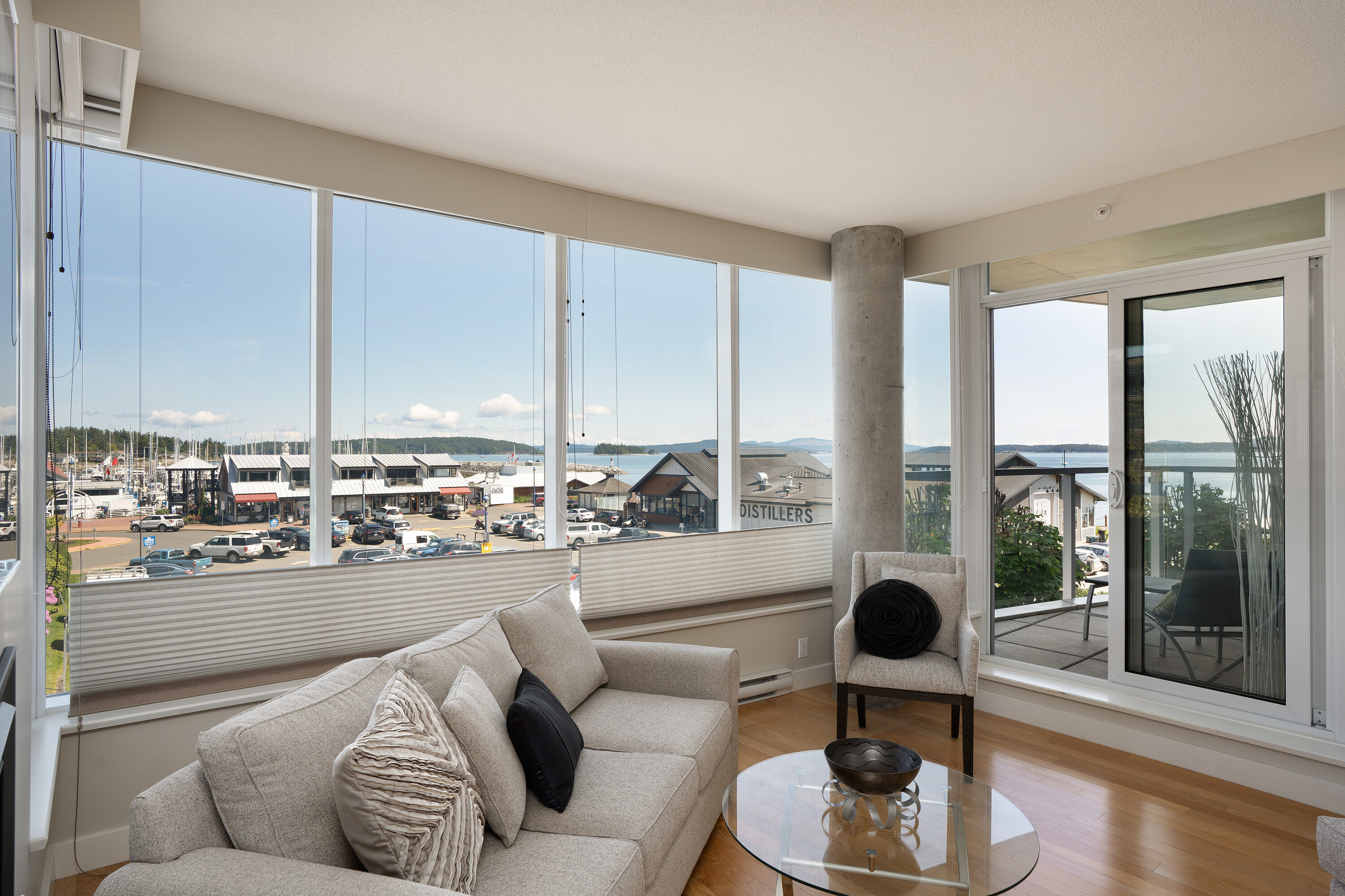 201-9809 Seaport Place
