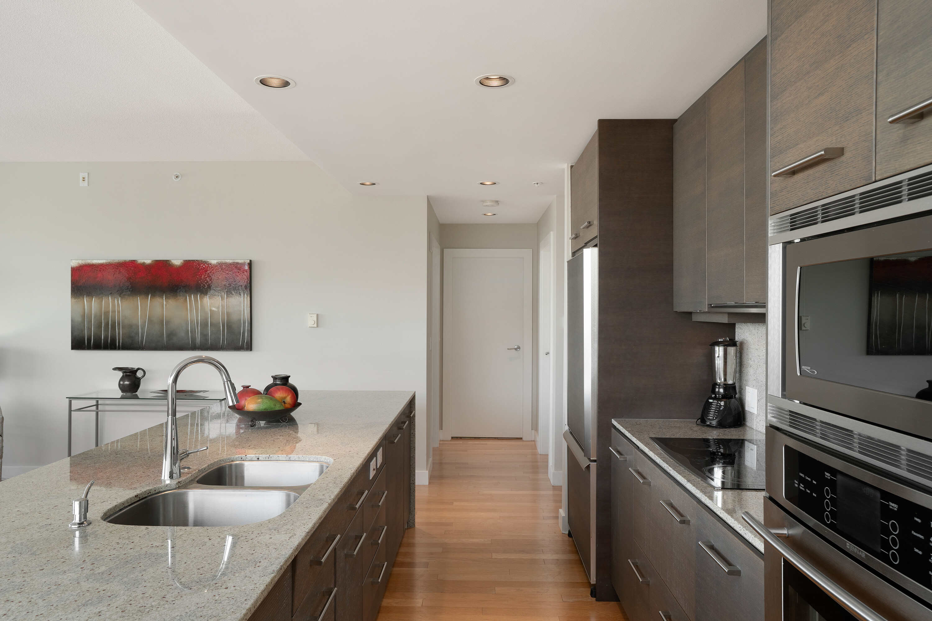 201-9809 Seaport Place