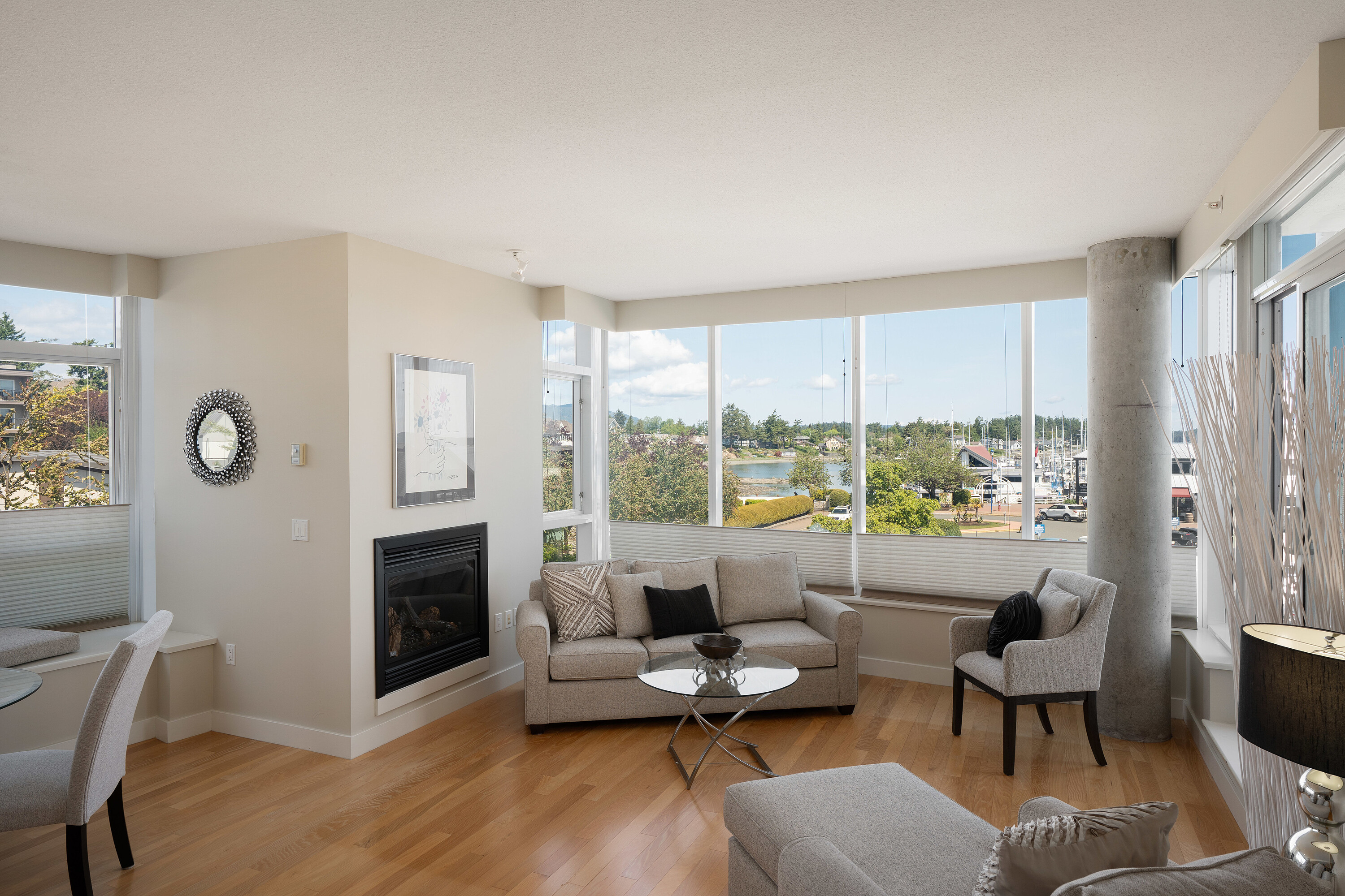 201-9809 Seaport Place