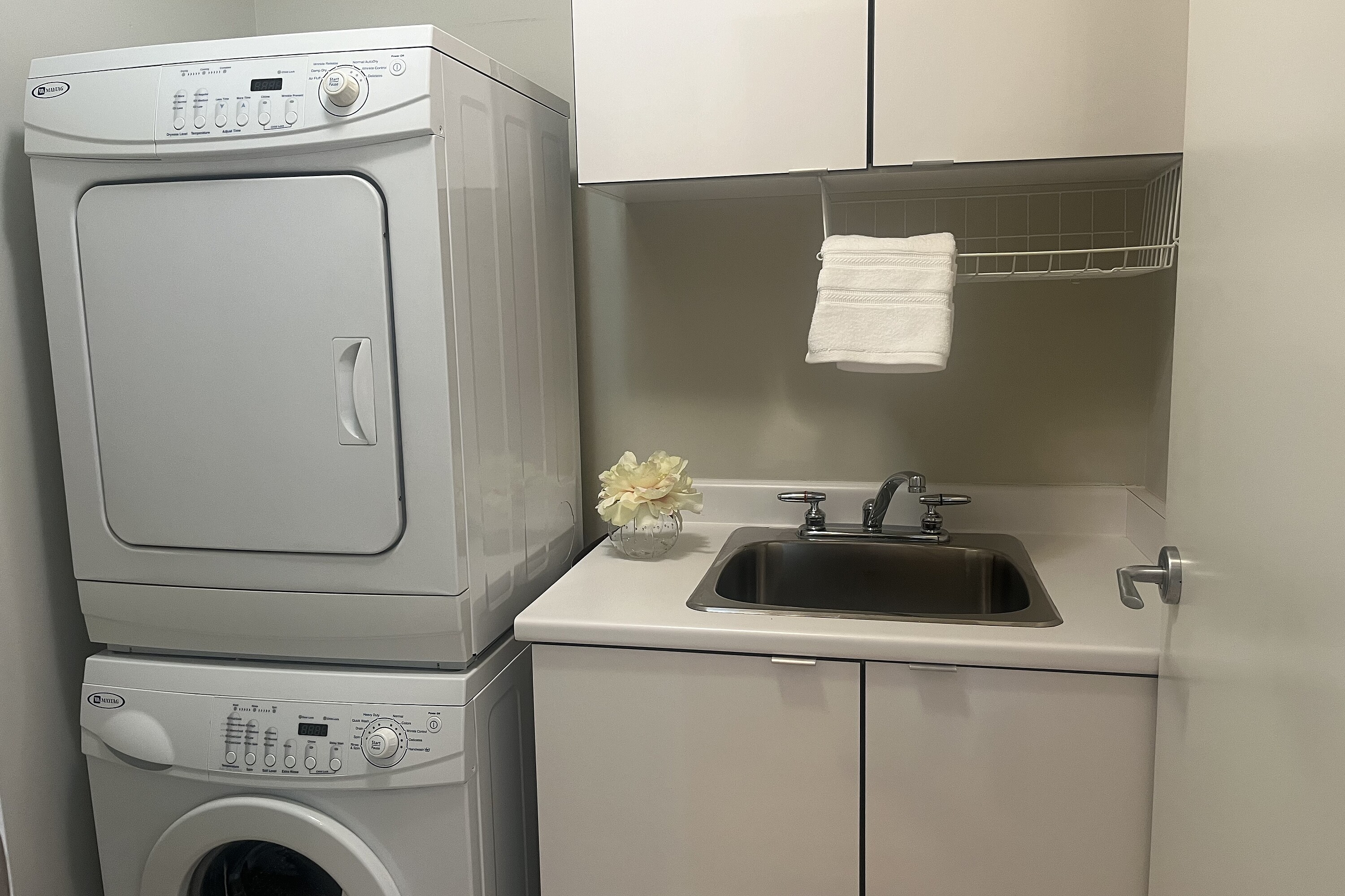 201-9809 Seaport Place