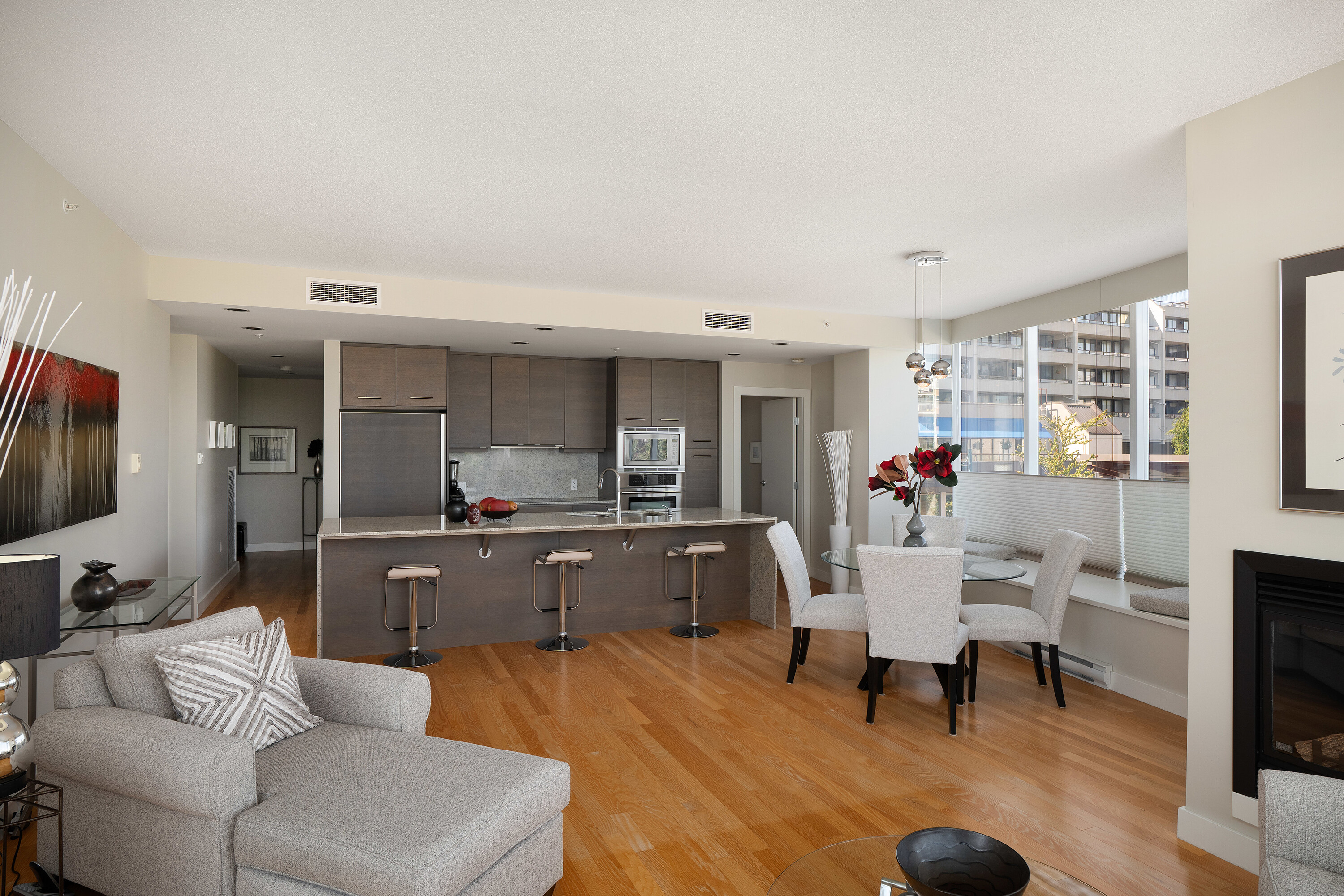 201-9809 Seaport Place