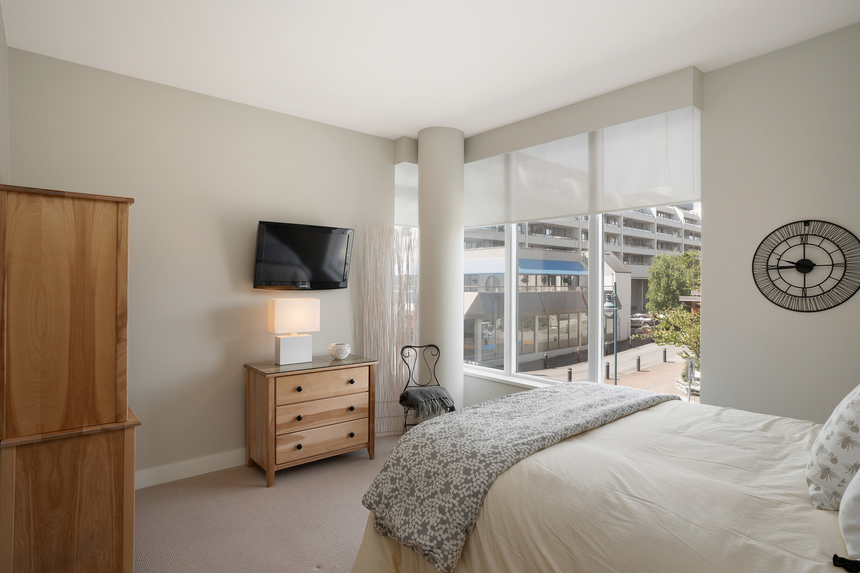 201-9809 Seaport Place