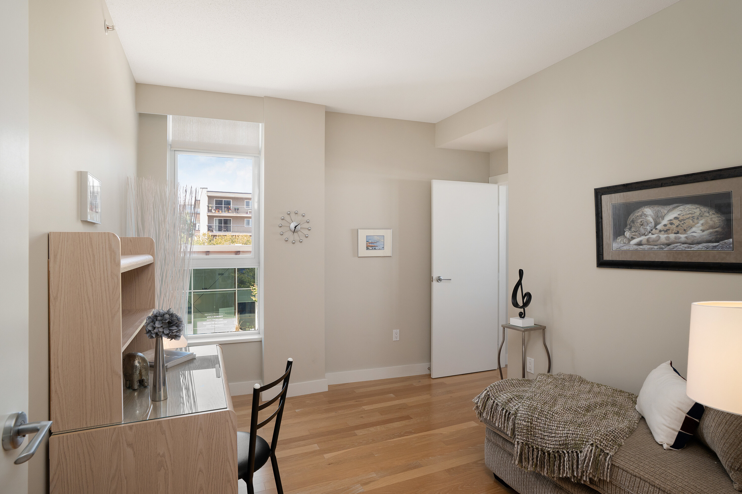 201-9809 Seaport Place