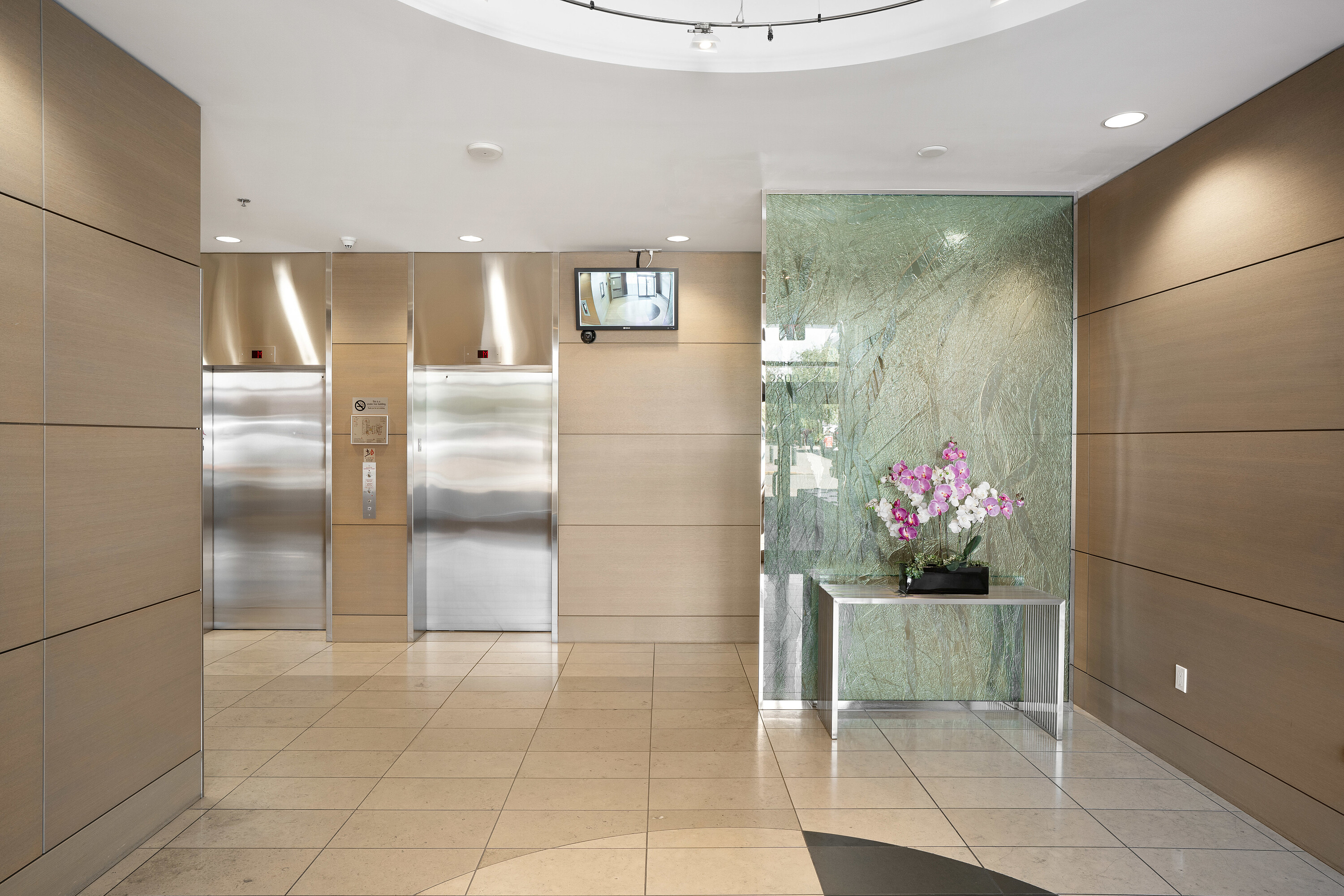 201-9809 Seaport Place