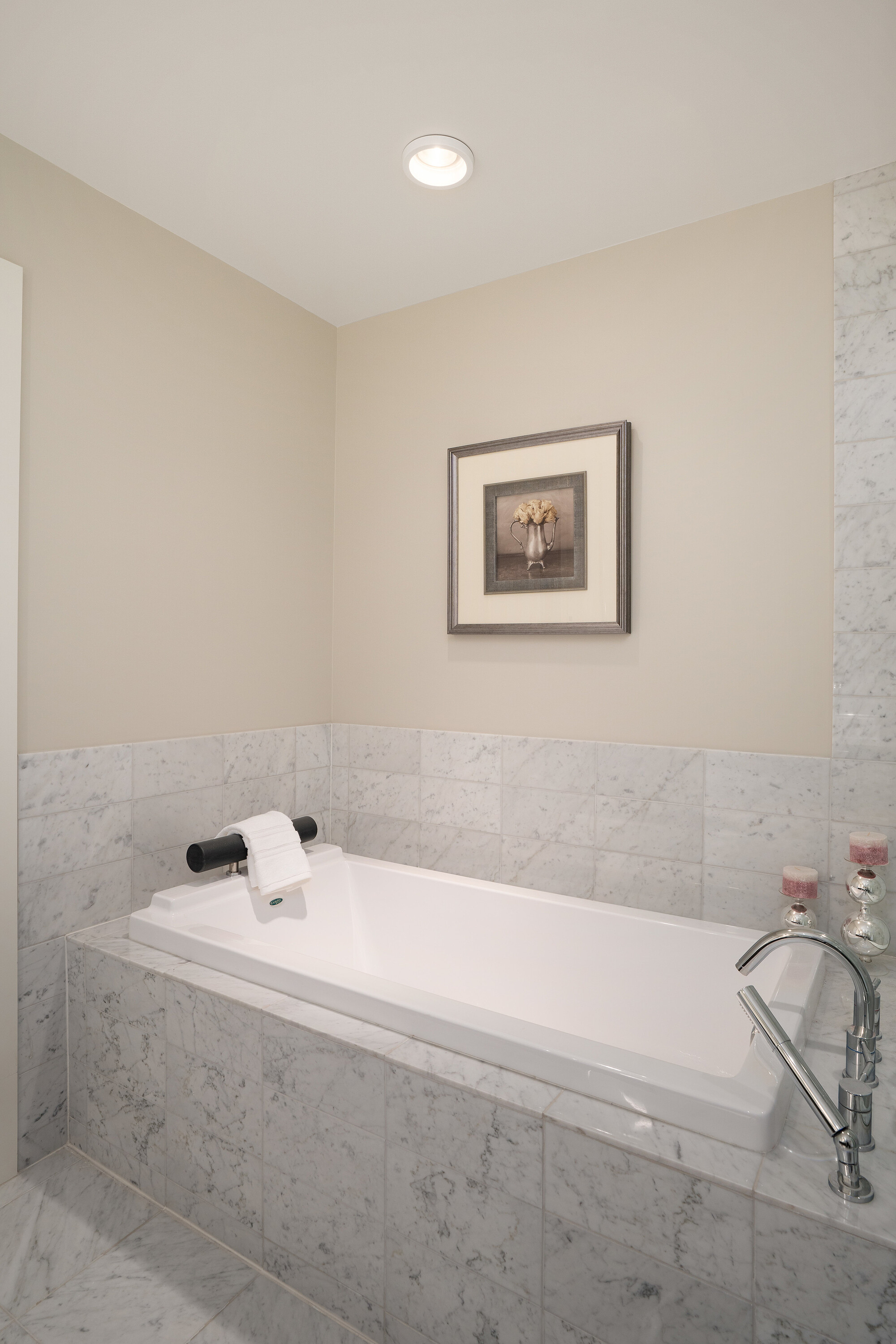 201-9809 Seaport Place