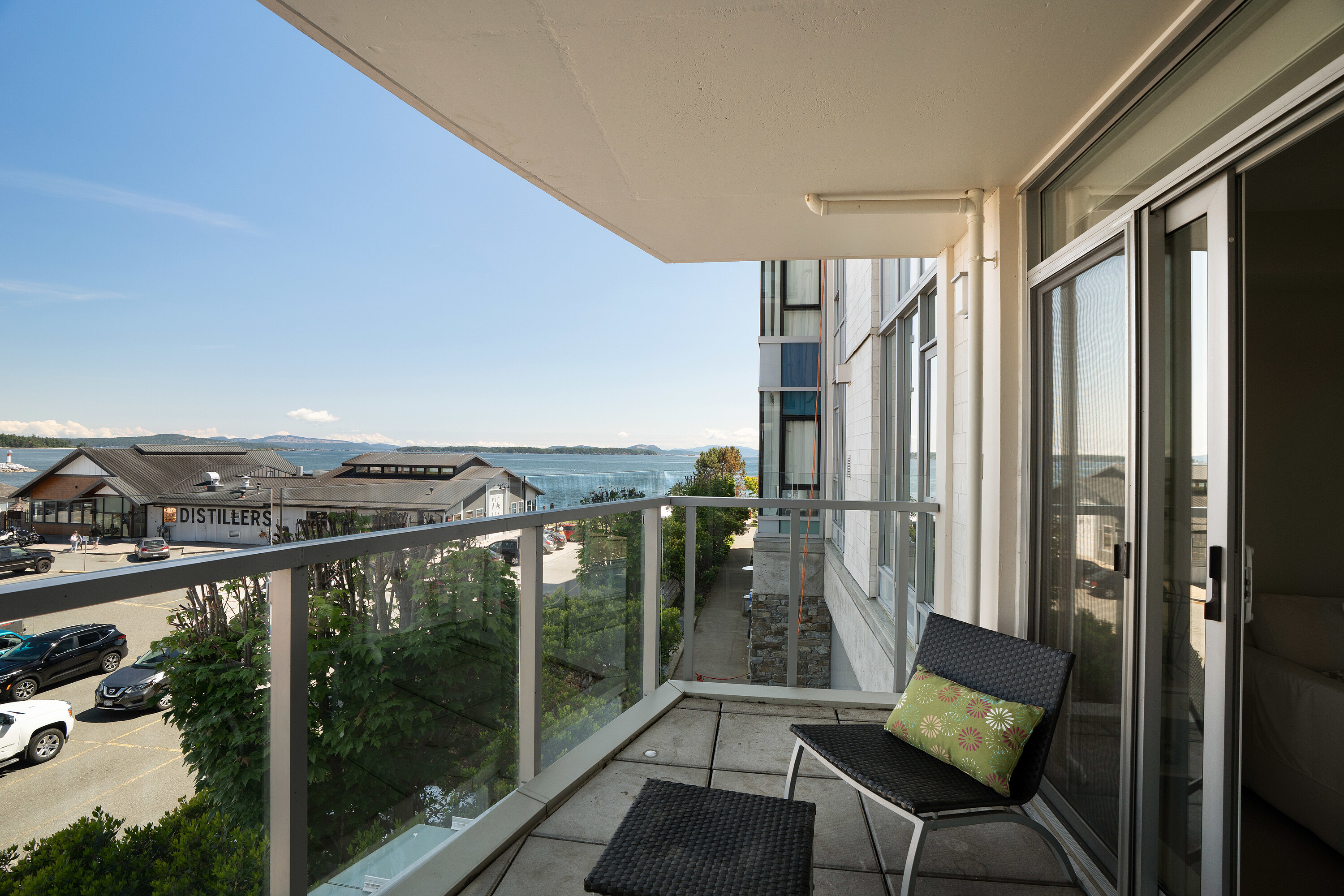 201-9809 Seaport Place