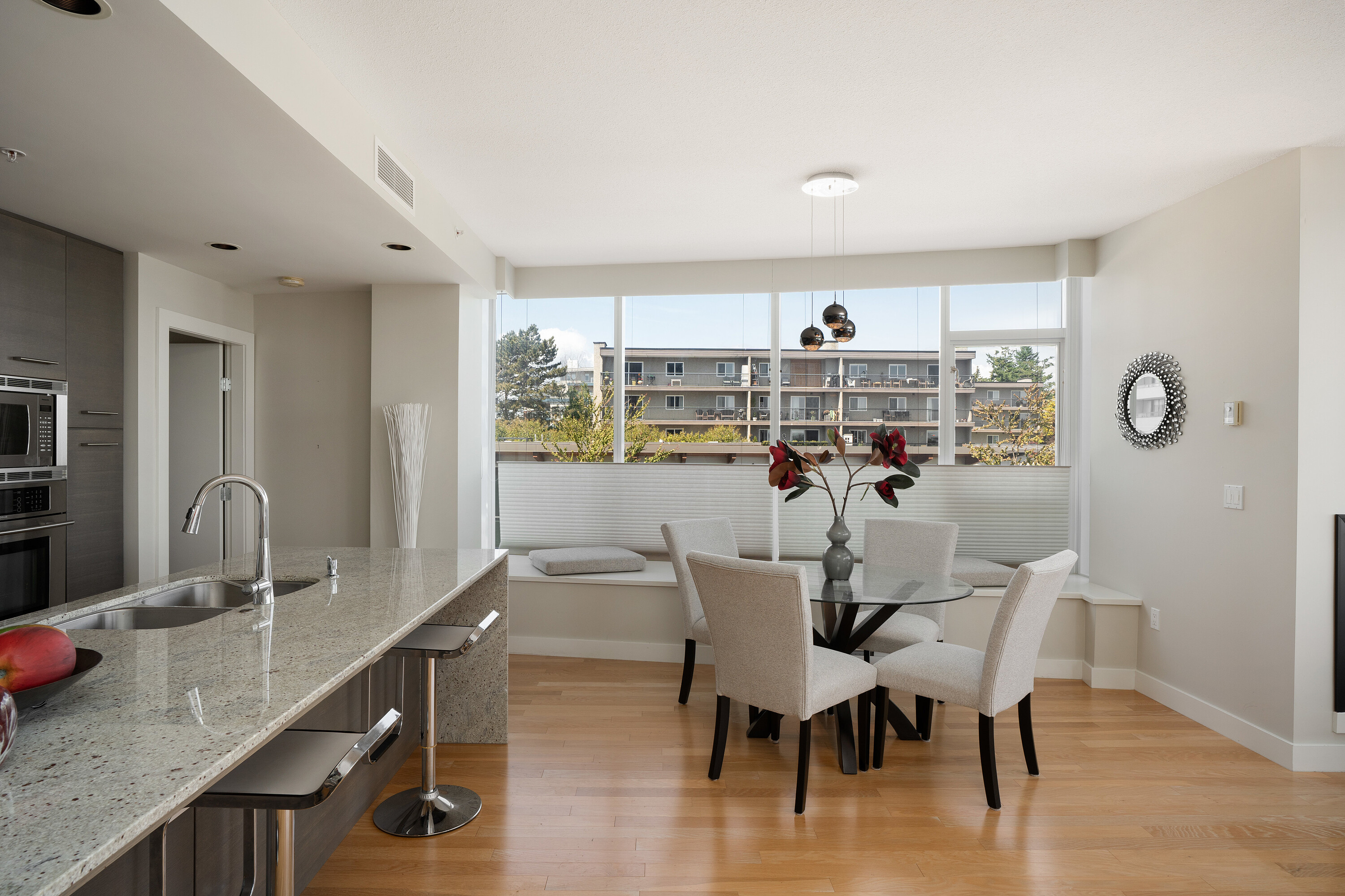 201-9809 Seaport Place