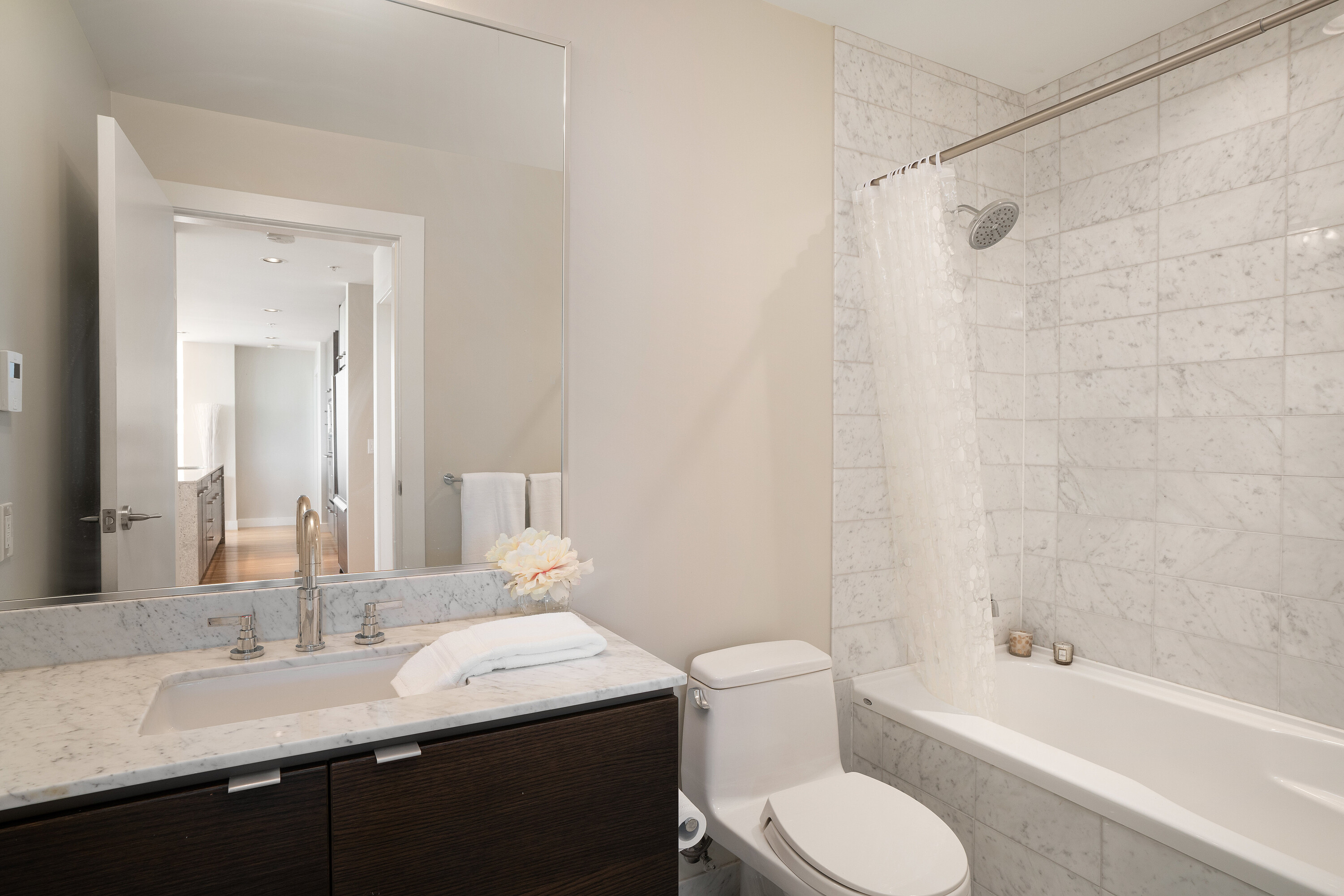201-9809 Seaport Place