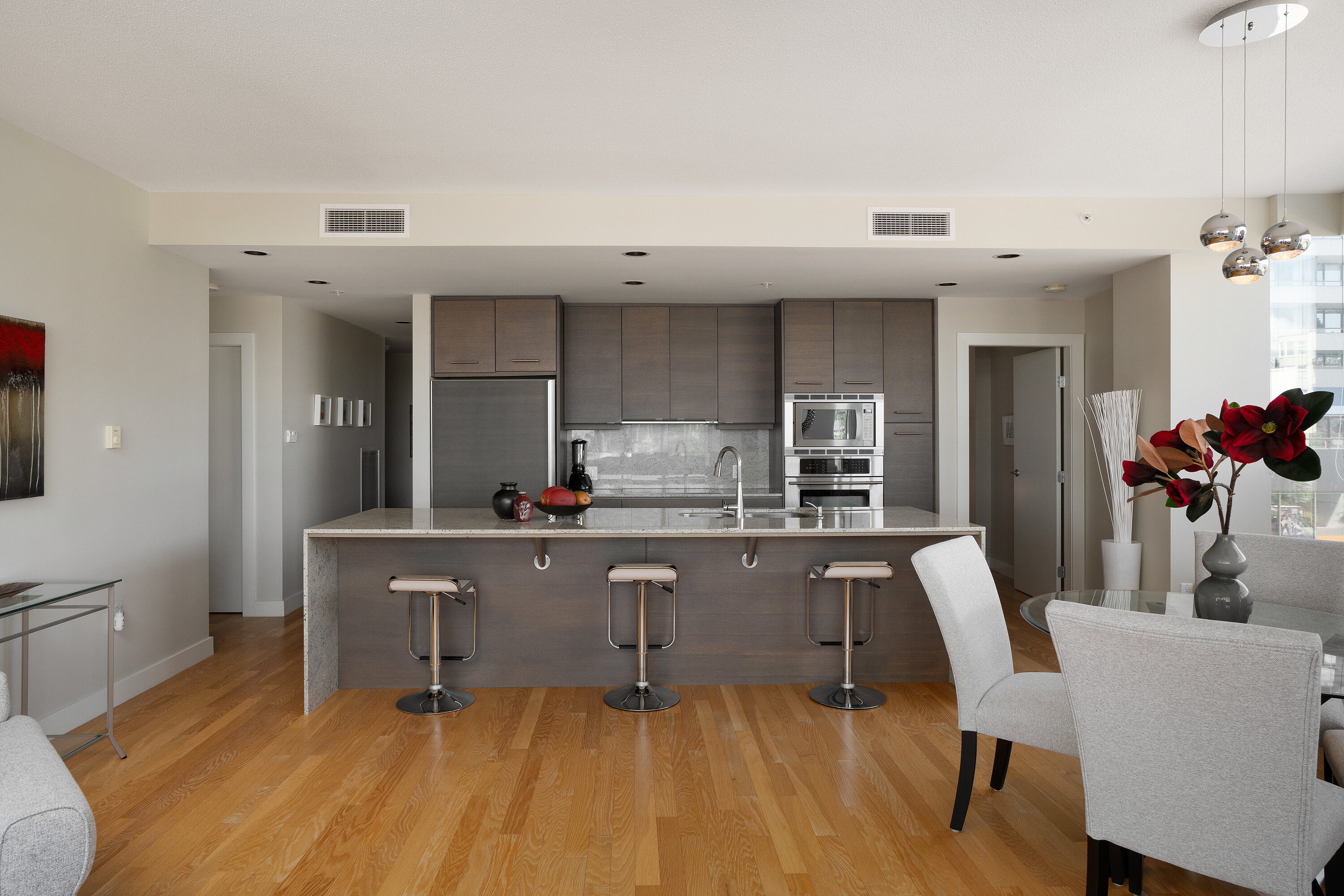 201-9809 Seaport Place