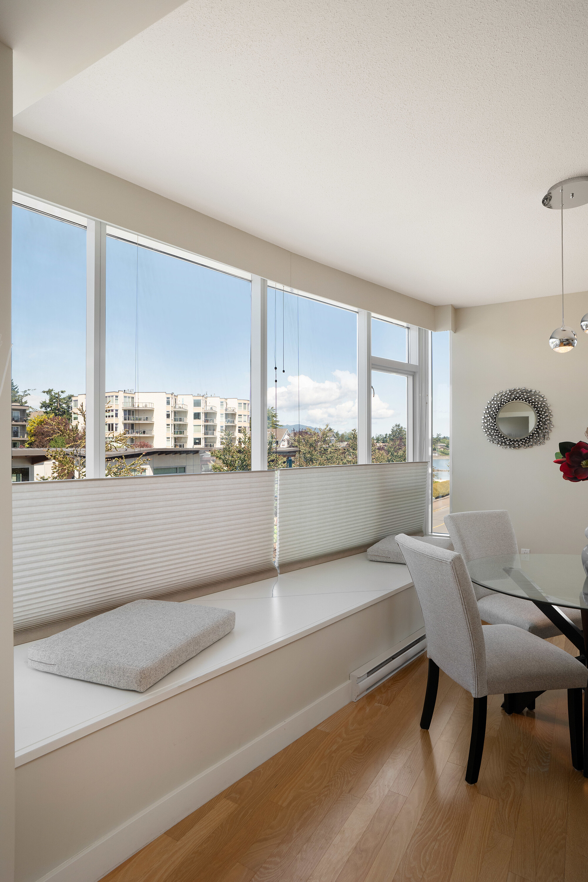 201-9809 Seaport Place