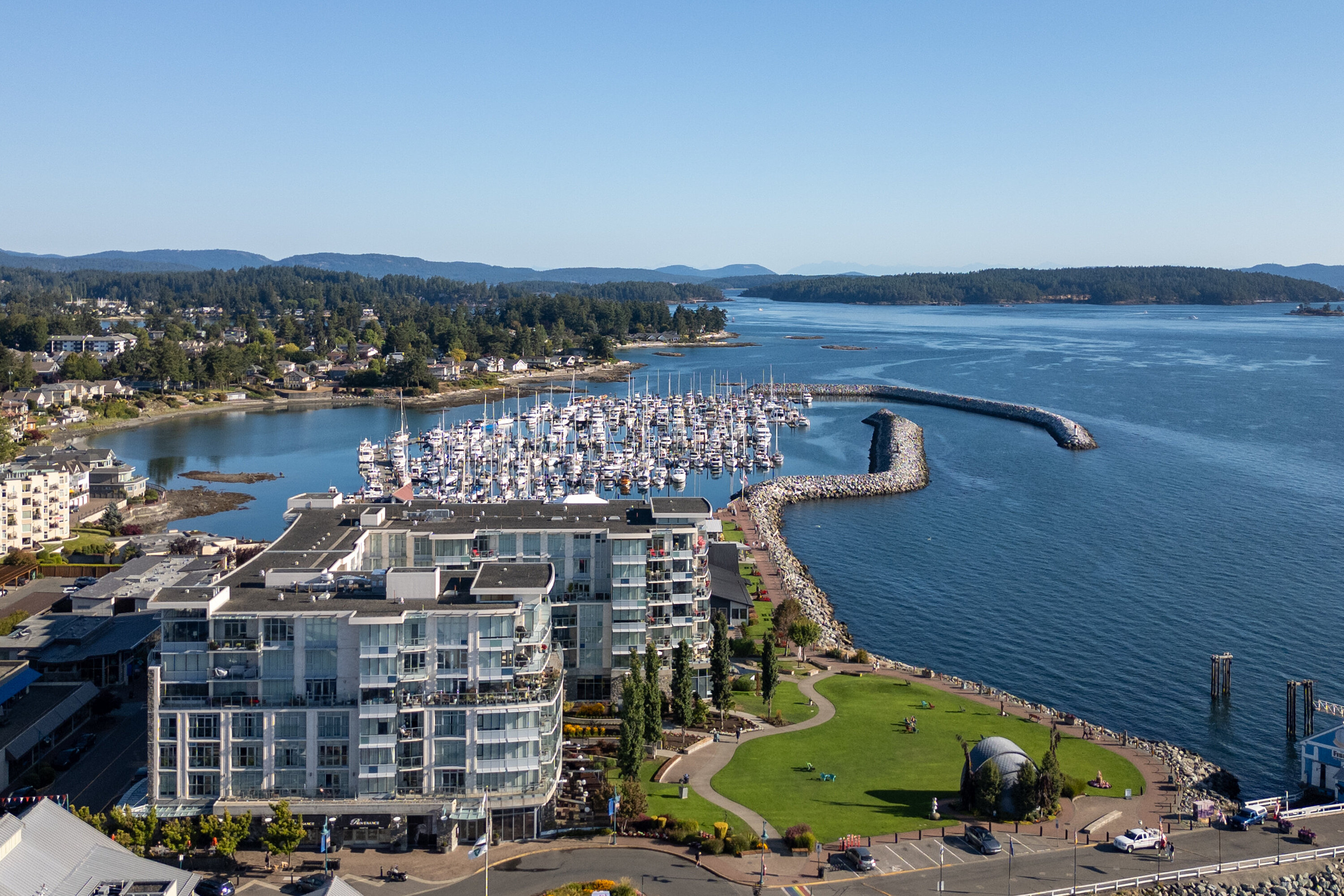 201-9809 Seaport Place