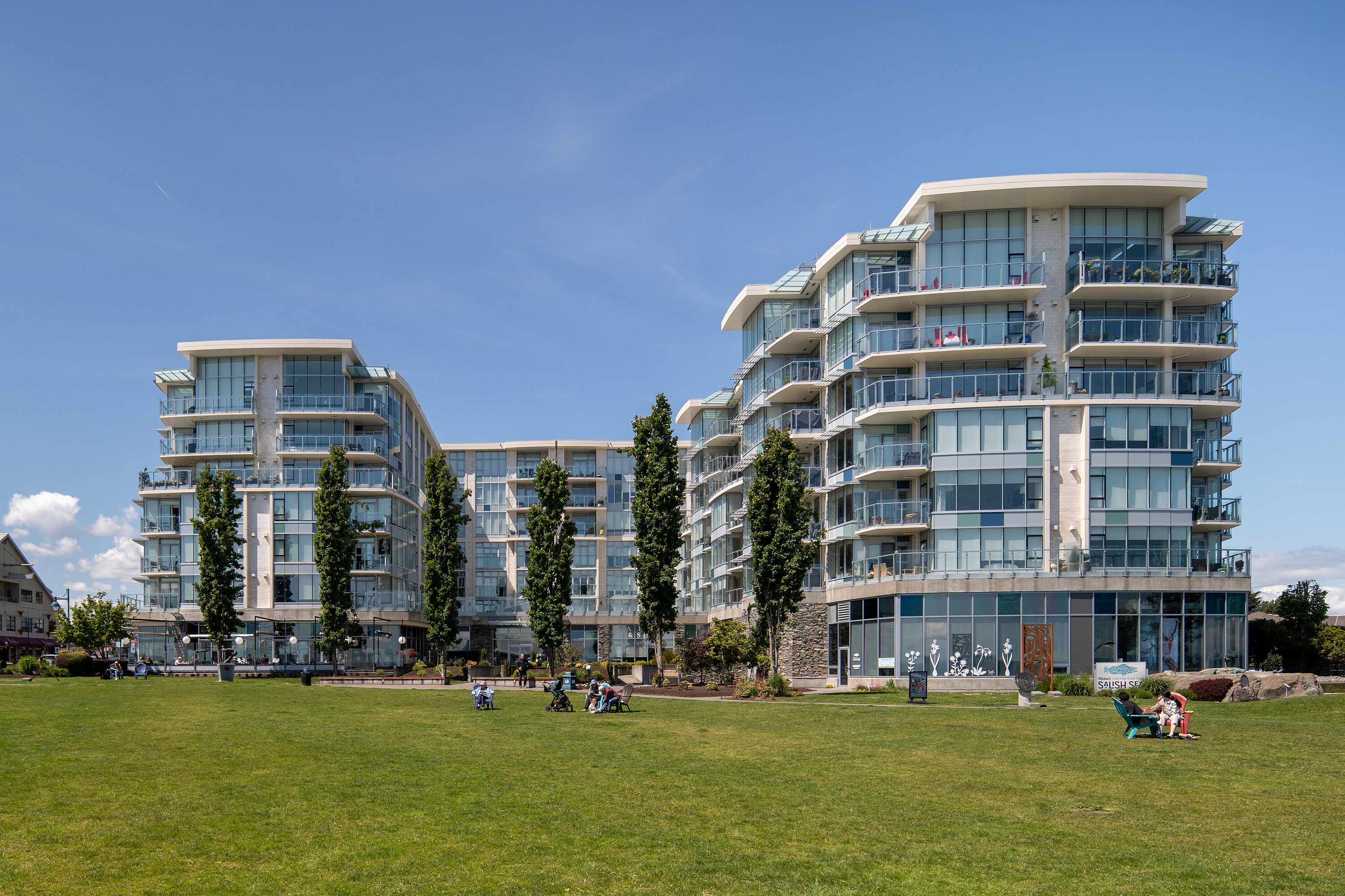 201-9809 Seaport Place