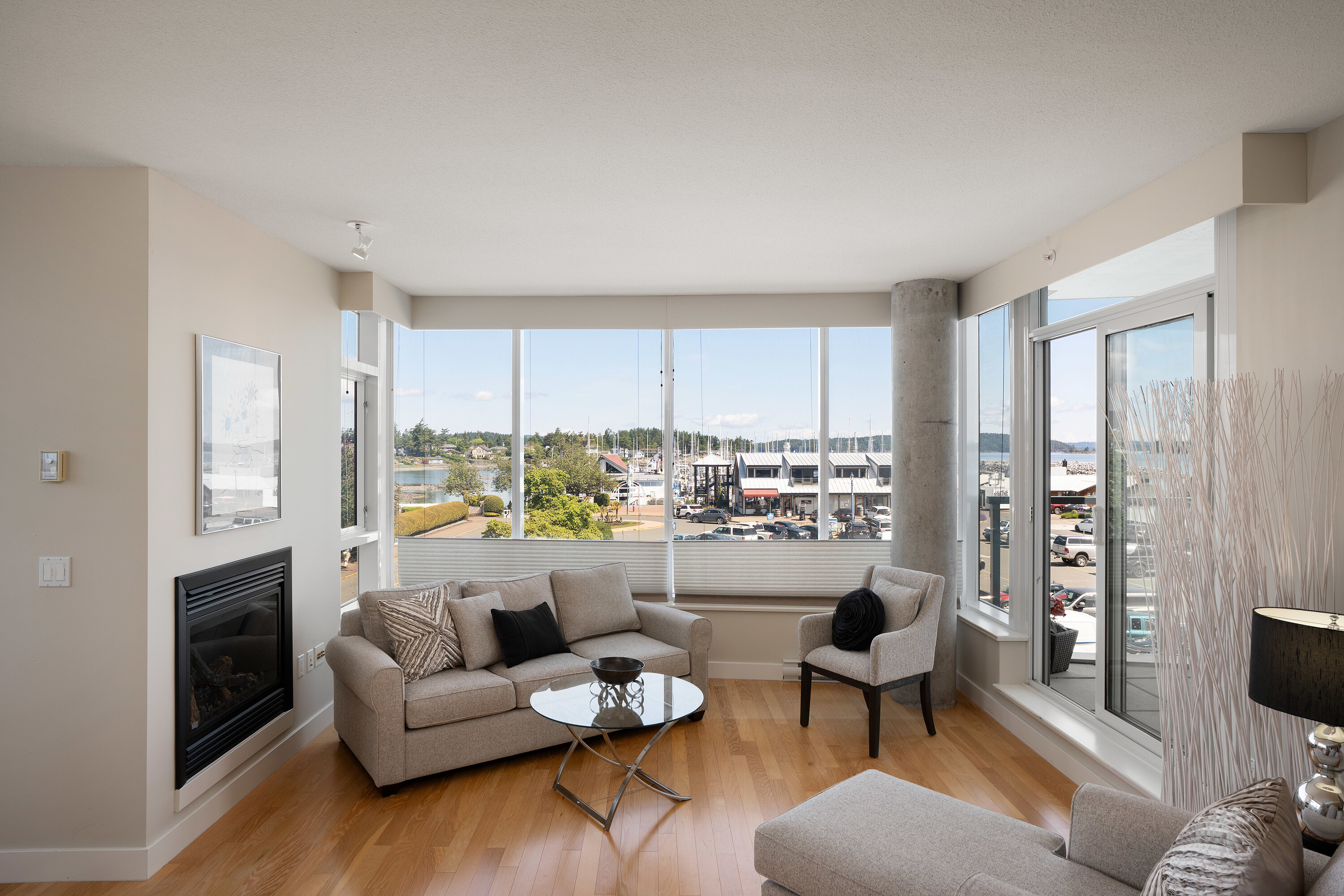 201-9809 Seaport Place