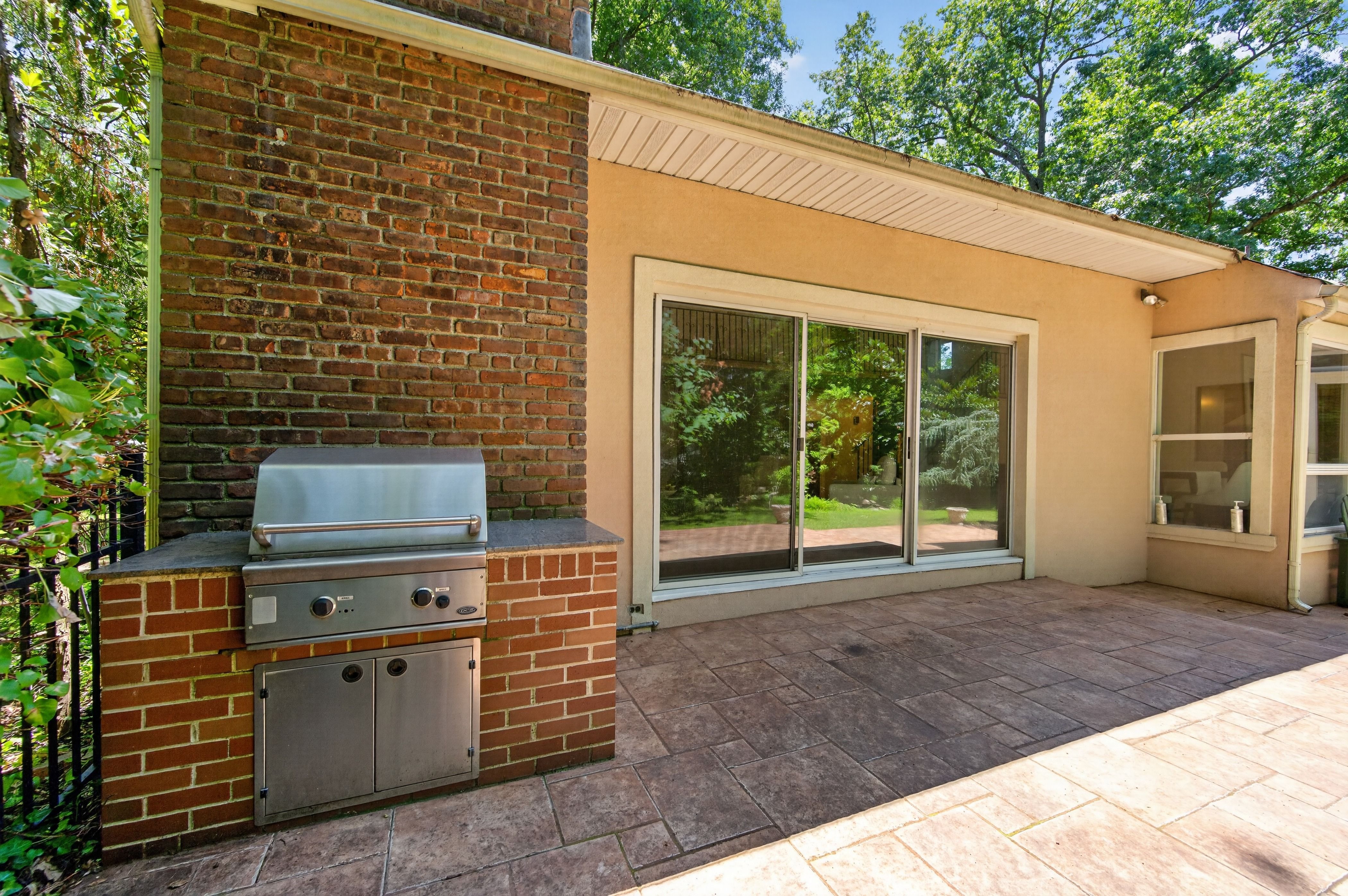 4 Waring Drive 