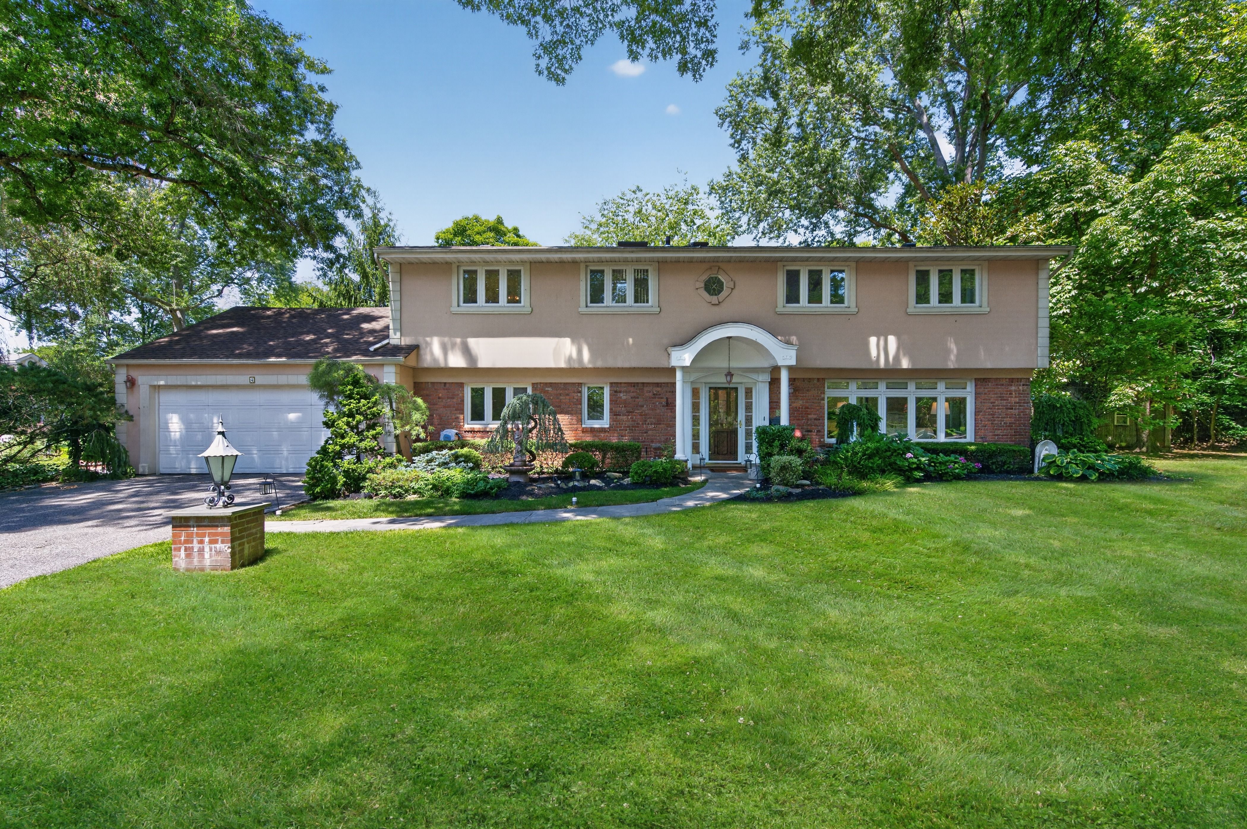 4 Waring Drive 