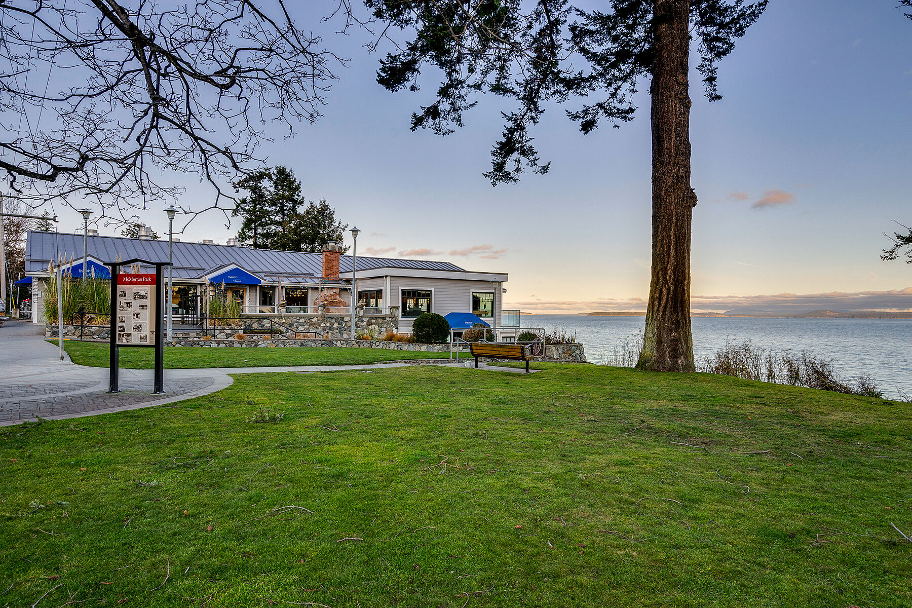 5090,94,98 Cordova Bay Road