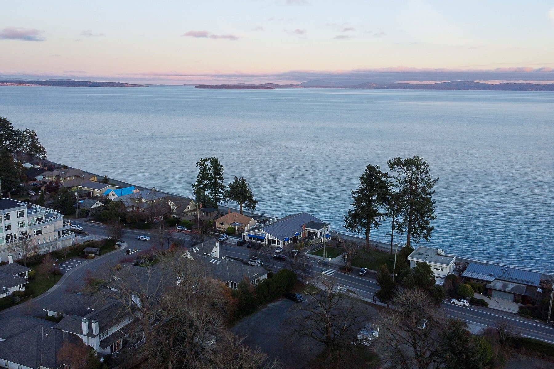 5090,94,98 Cordova Bay Road