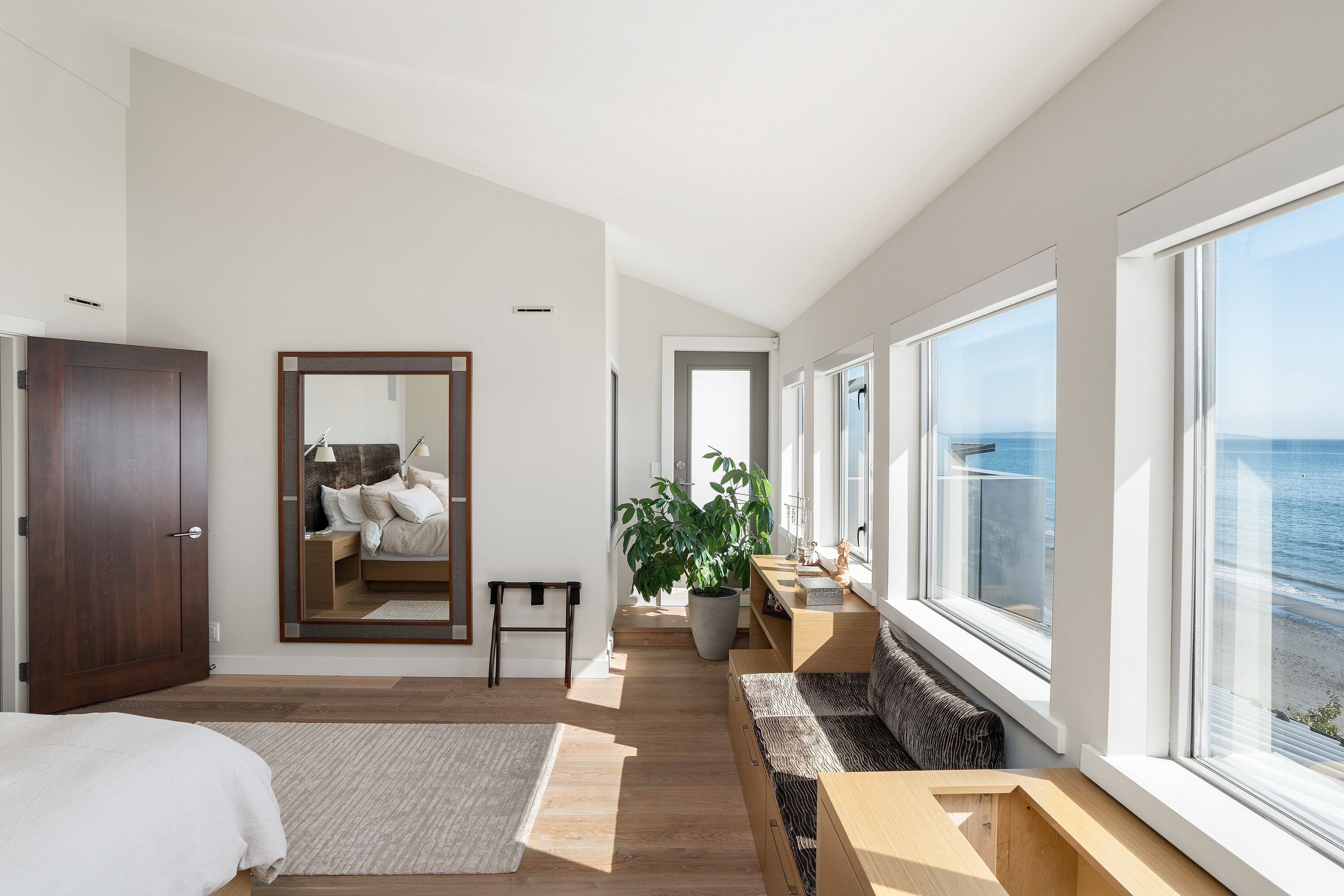 5039 Cordova Bay Road