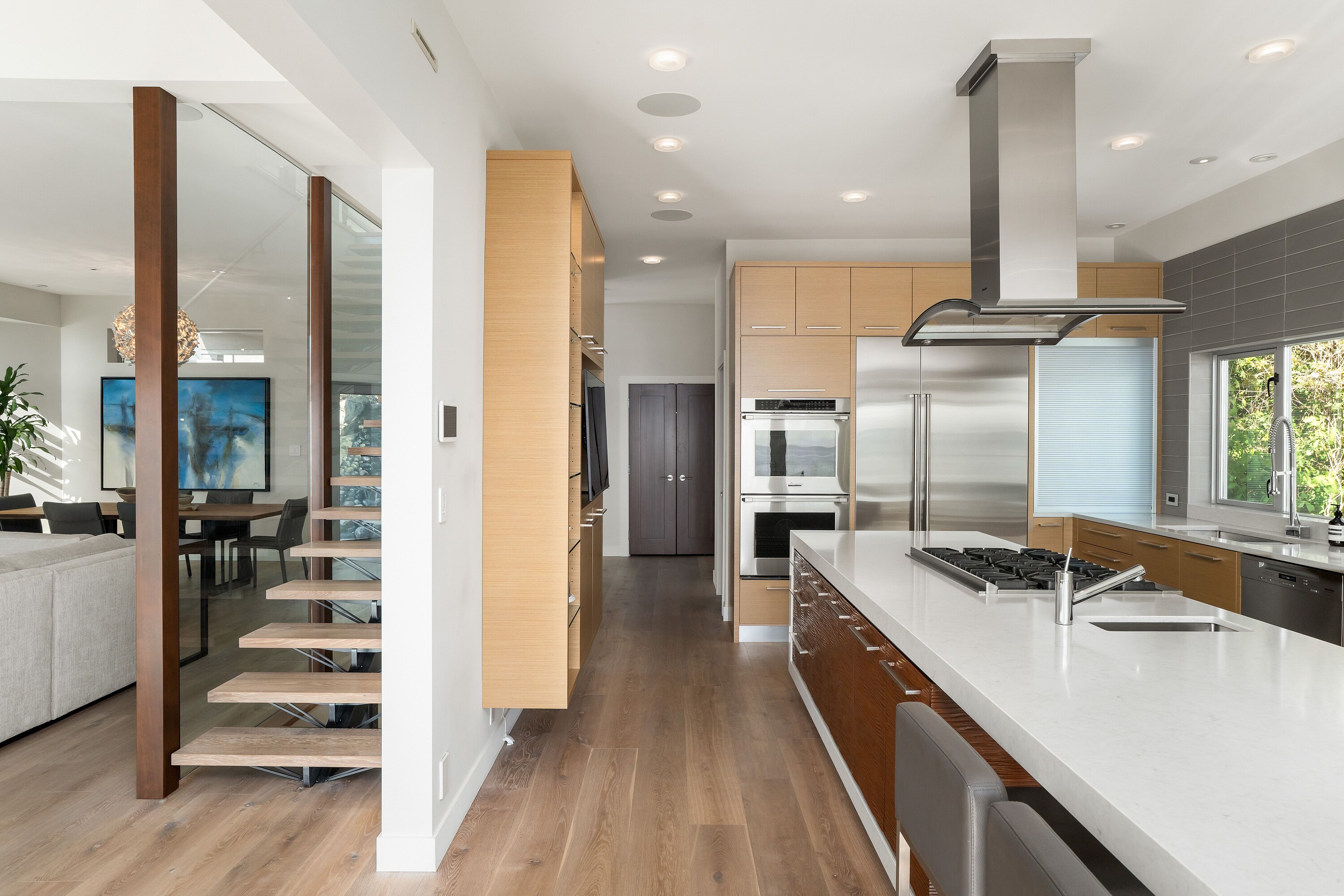 5039 Cordova Bay Road