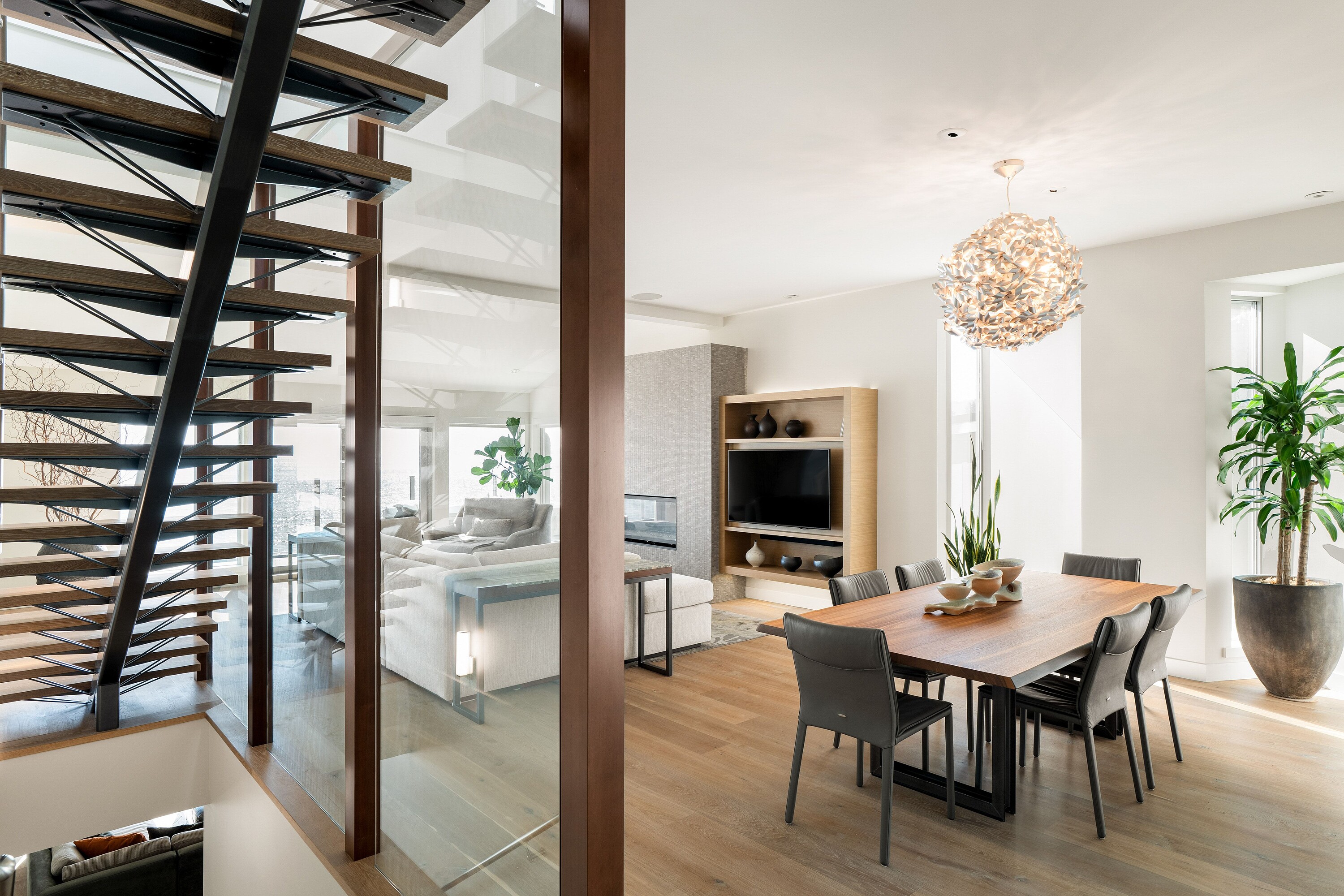 5039 Cordova Bay Road