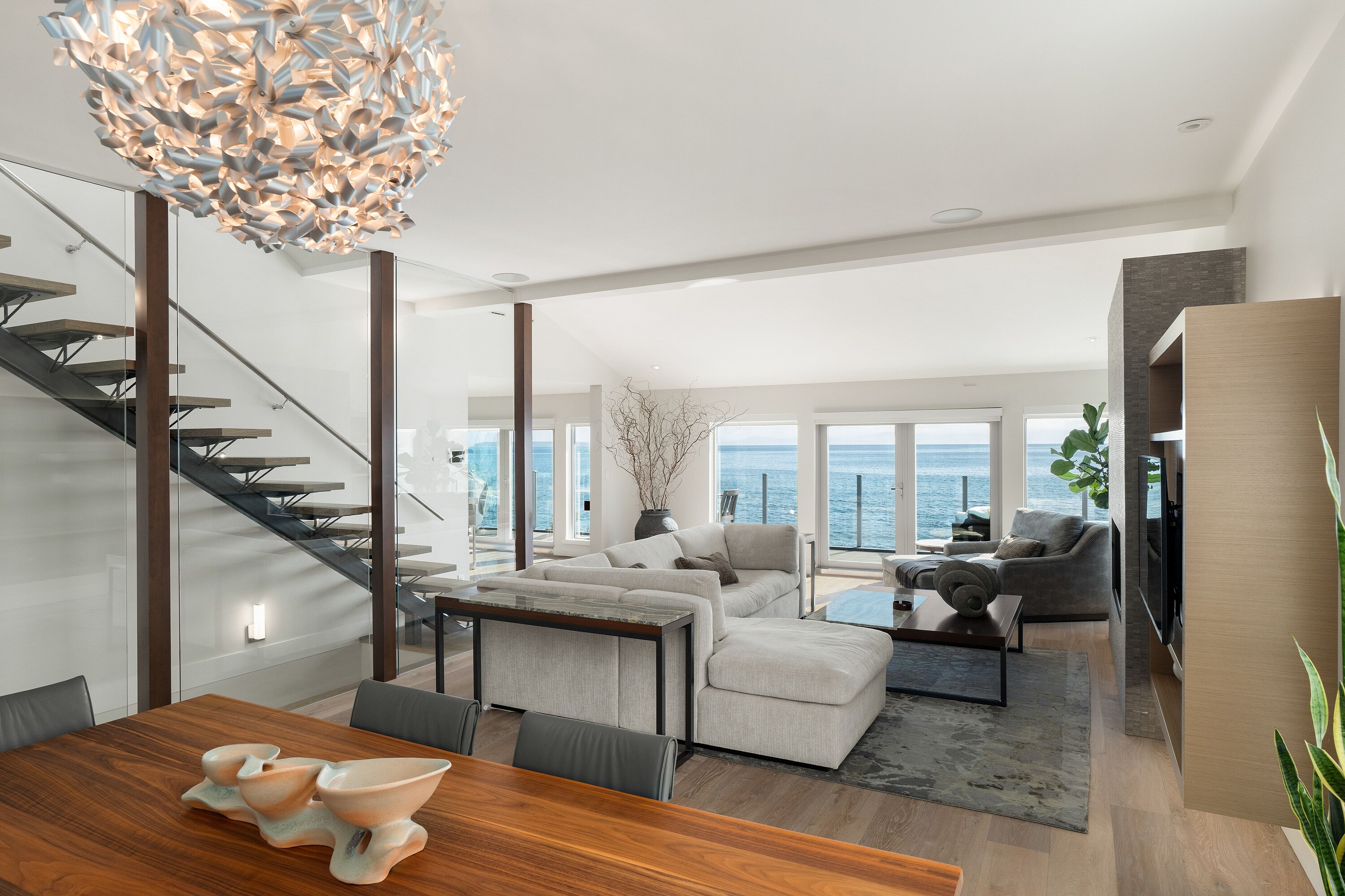 5039 Cordova Bay Road