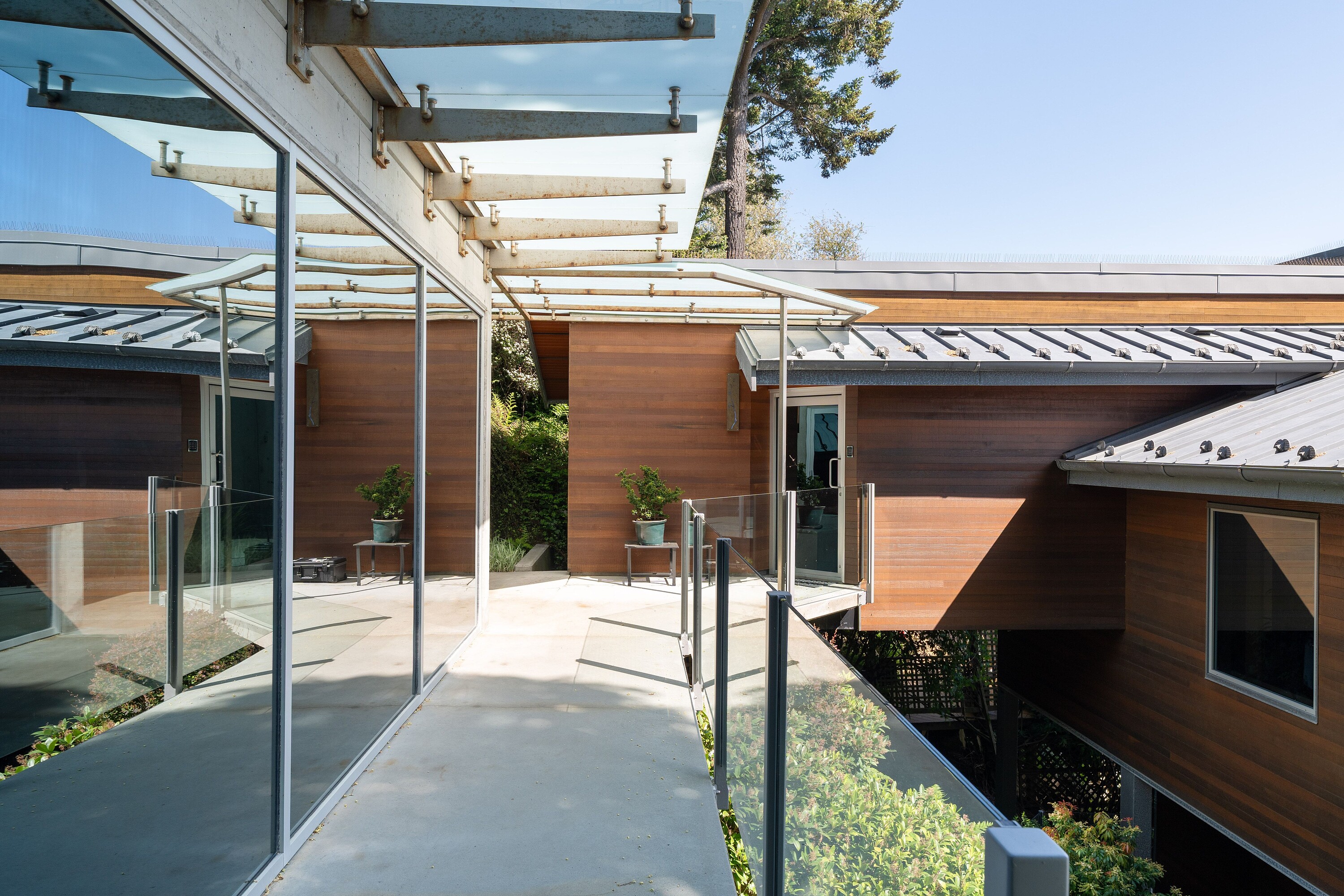5039 Cordova Bay Road