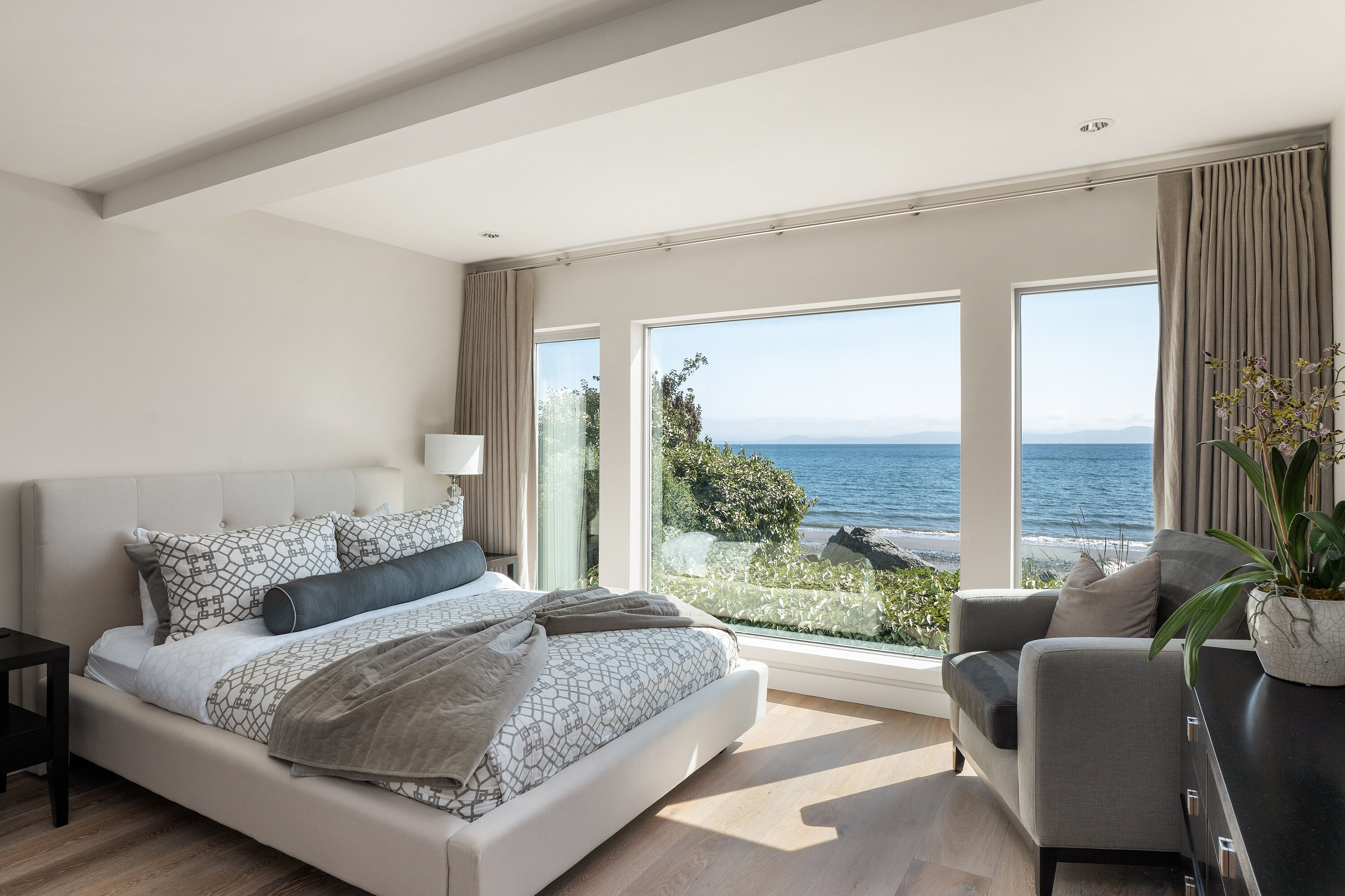 5039 Cordova Bay Road