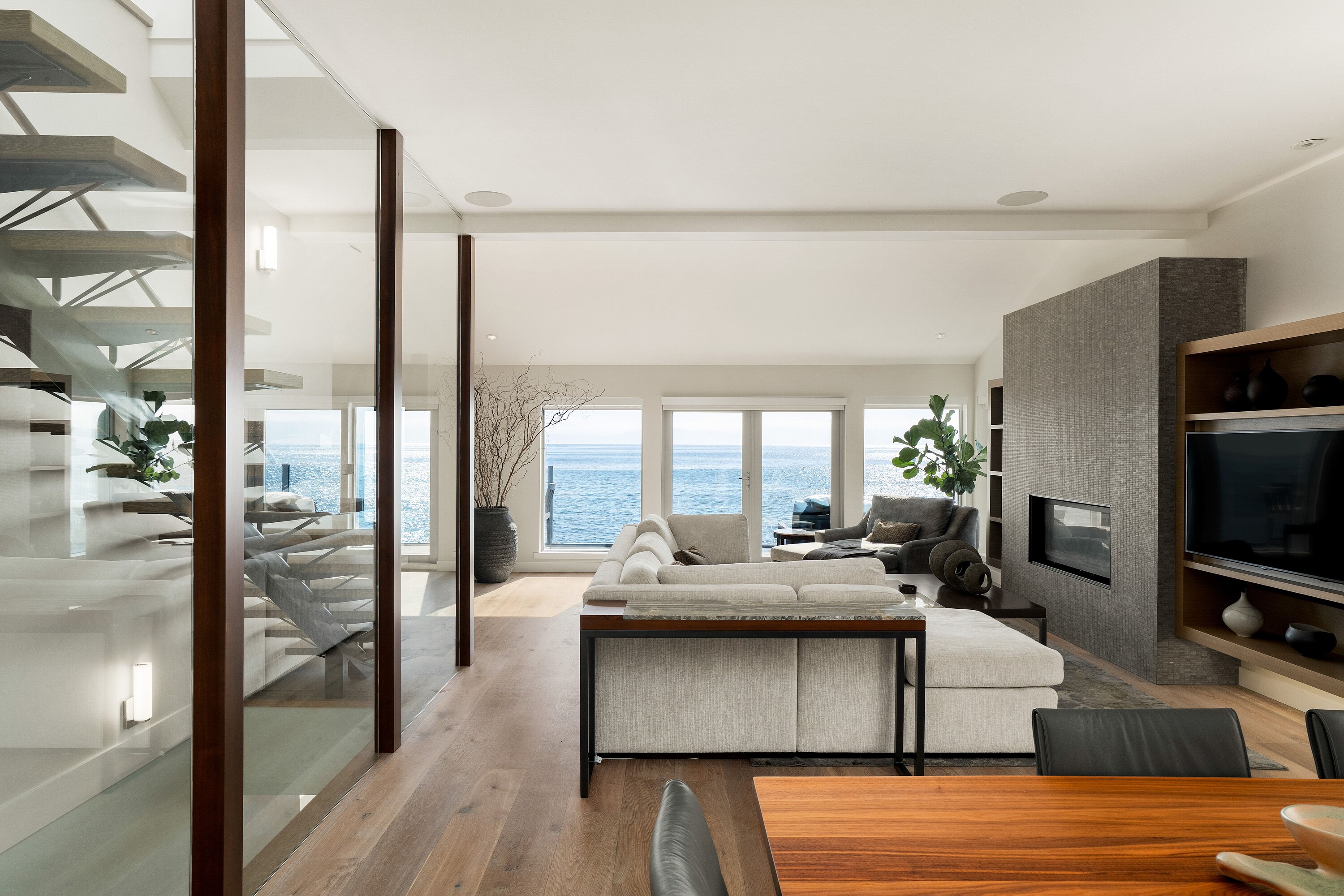 5039 Cordova Bay Road