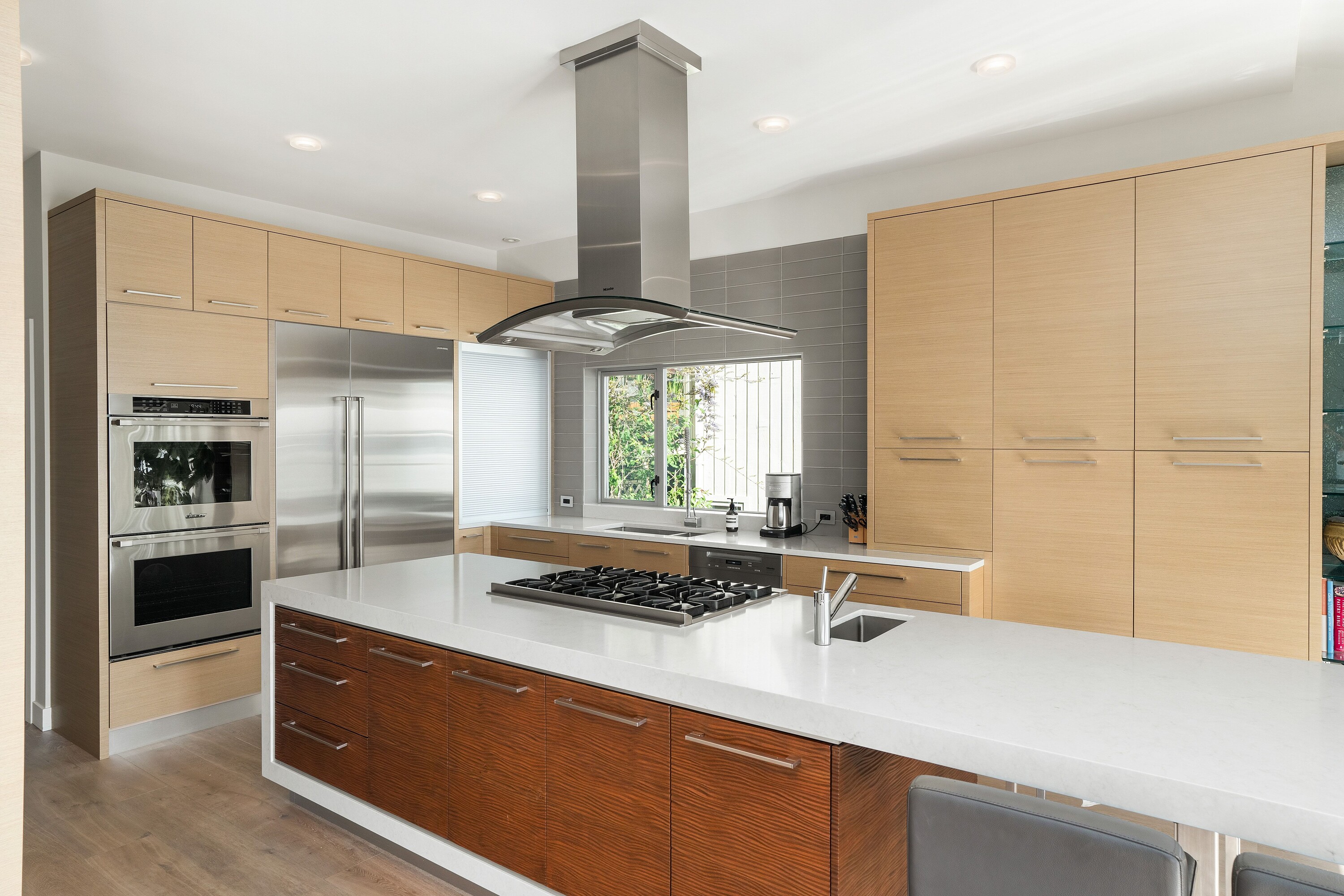 5039 Cordova Bay Road