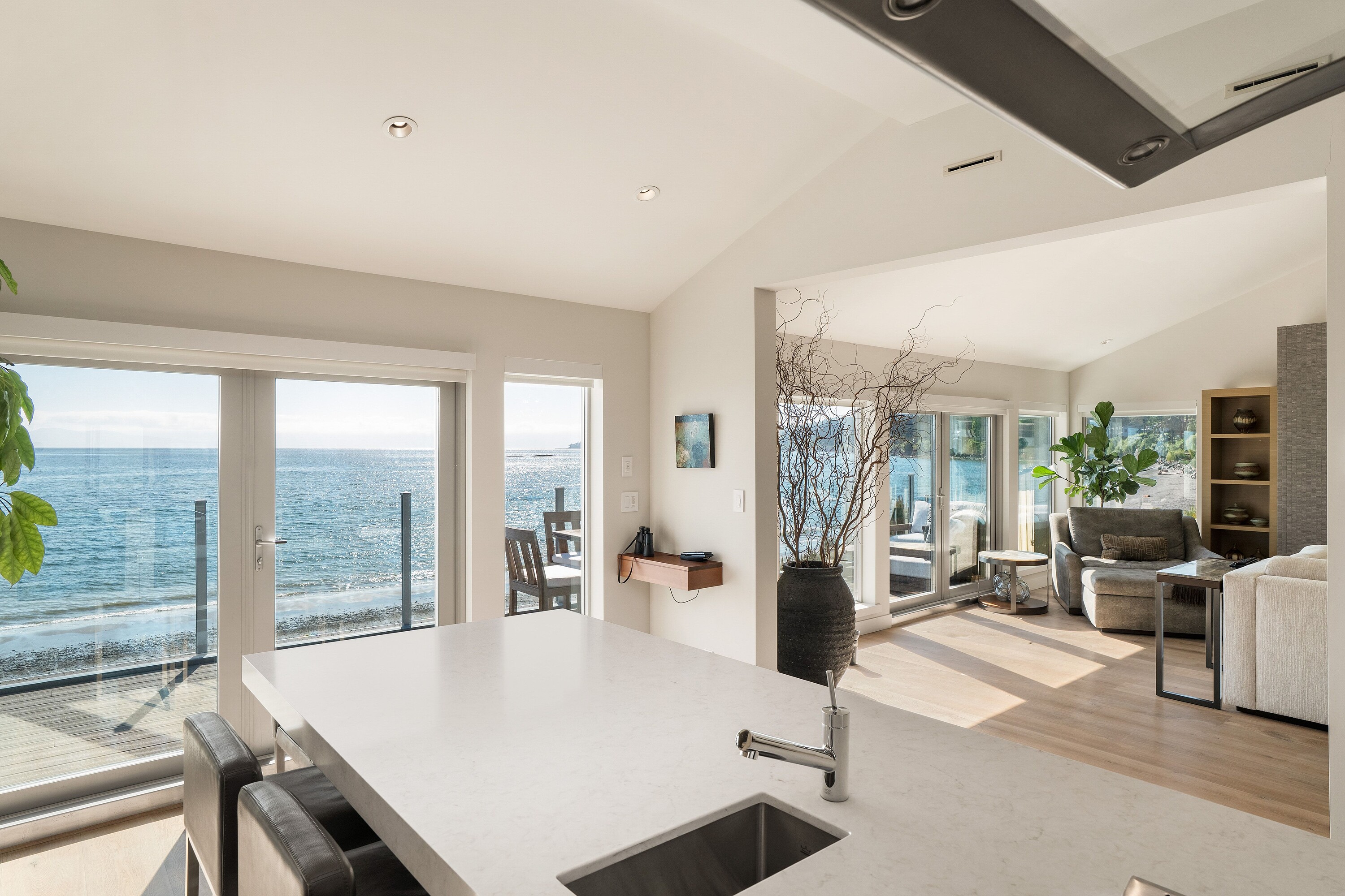 5039 Cordova Bay Road