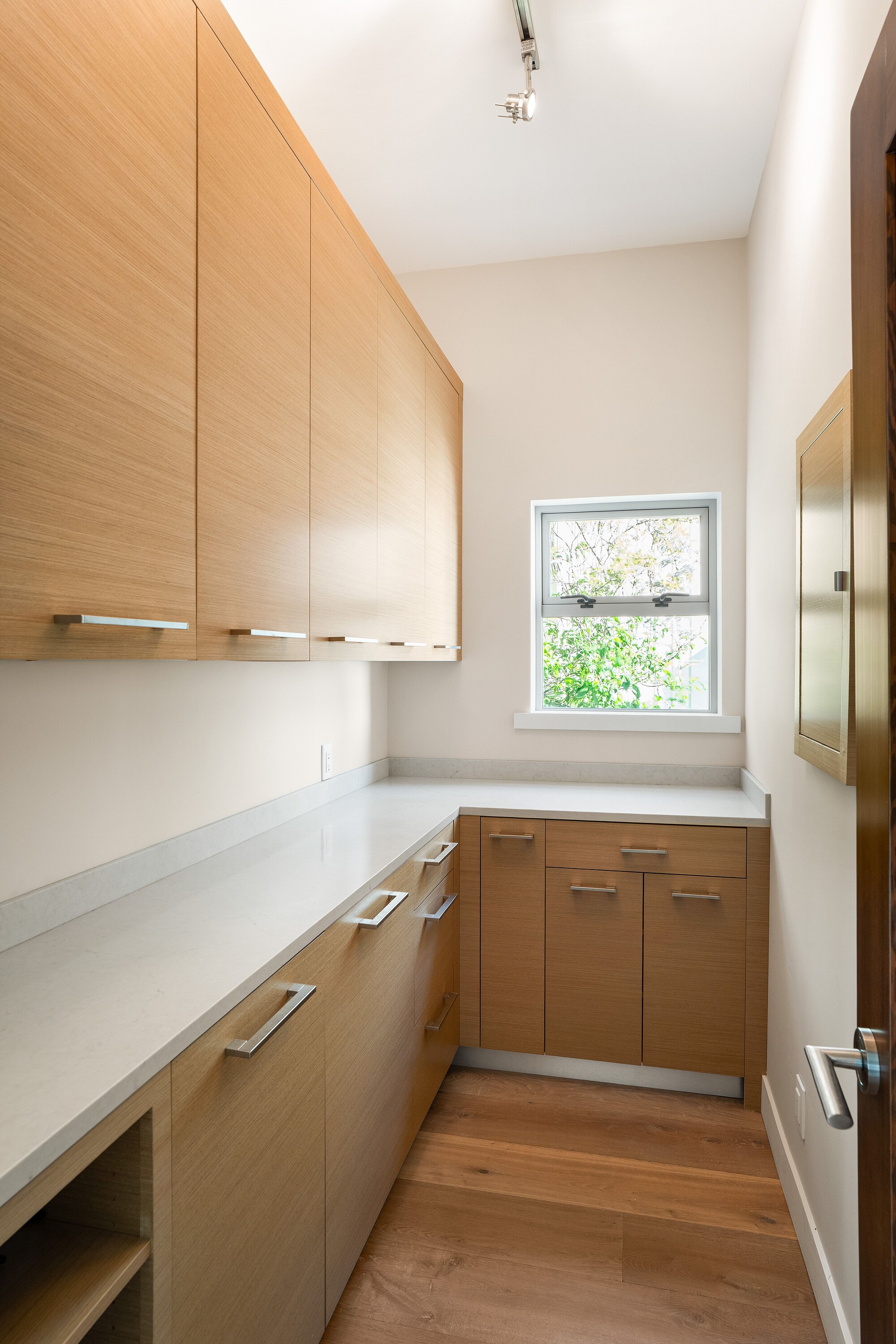 5039 Cordova Bay Road