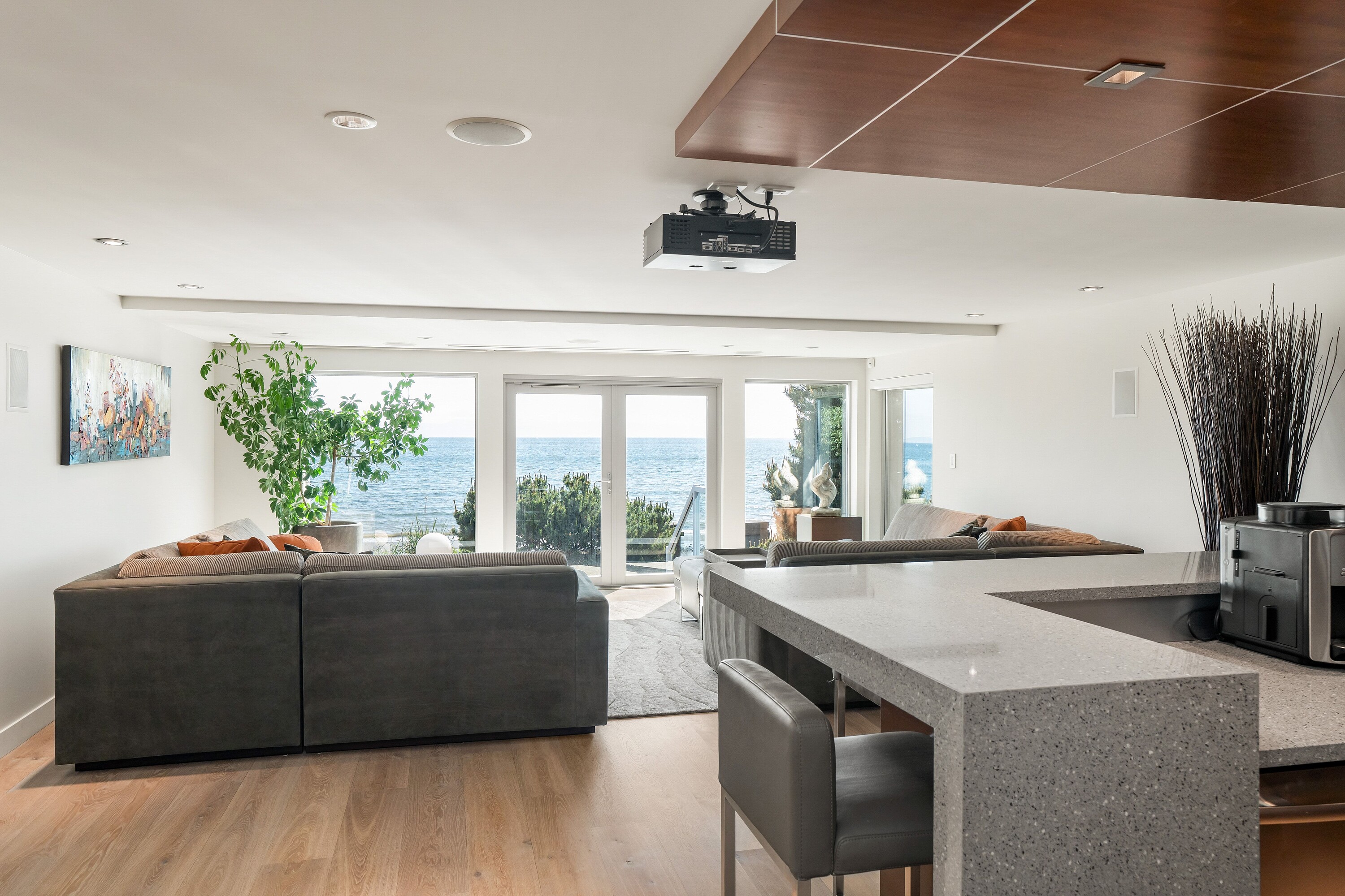 5039 Cordova Bay Road