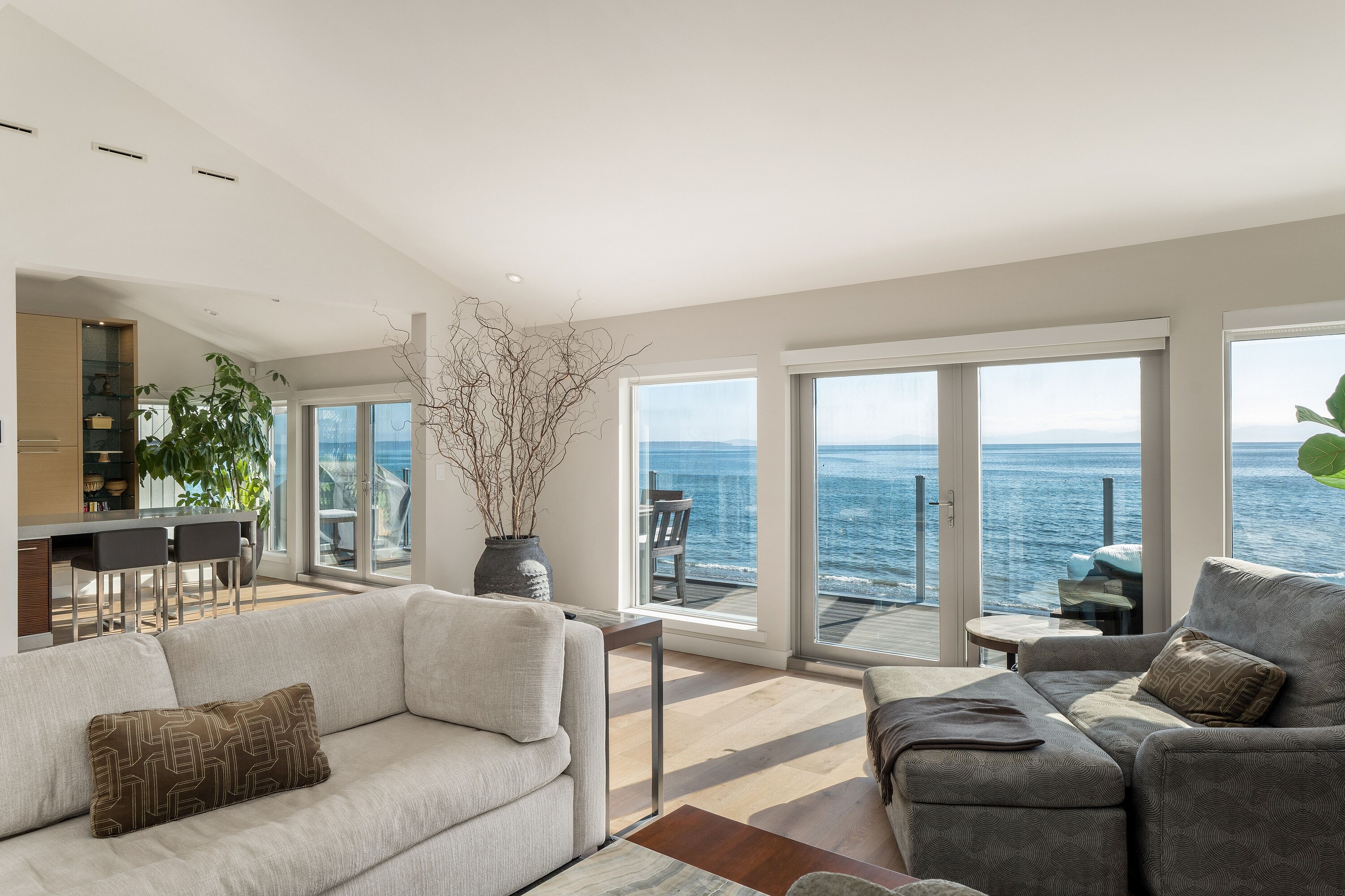 5039 Cordova Bay Road