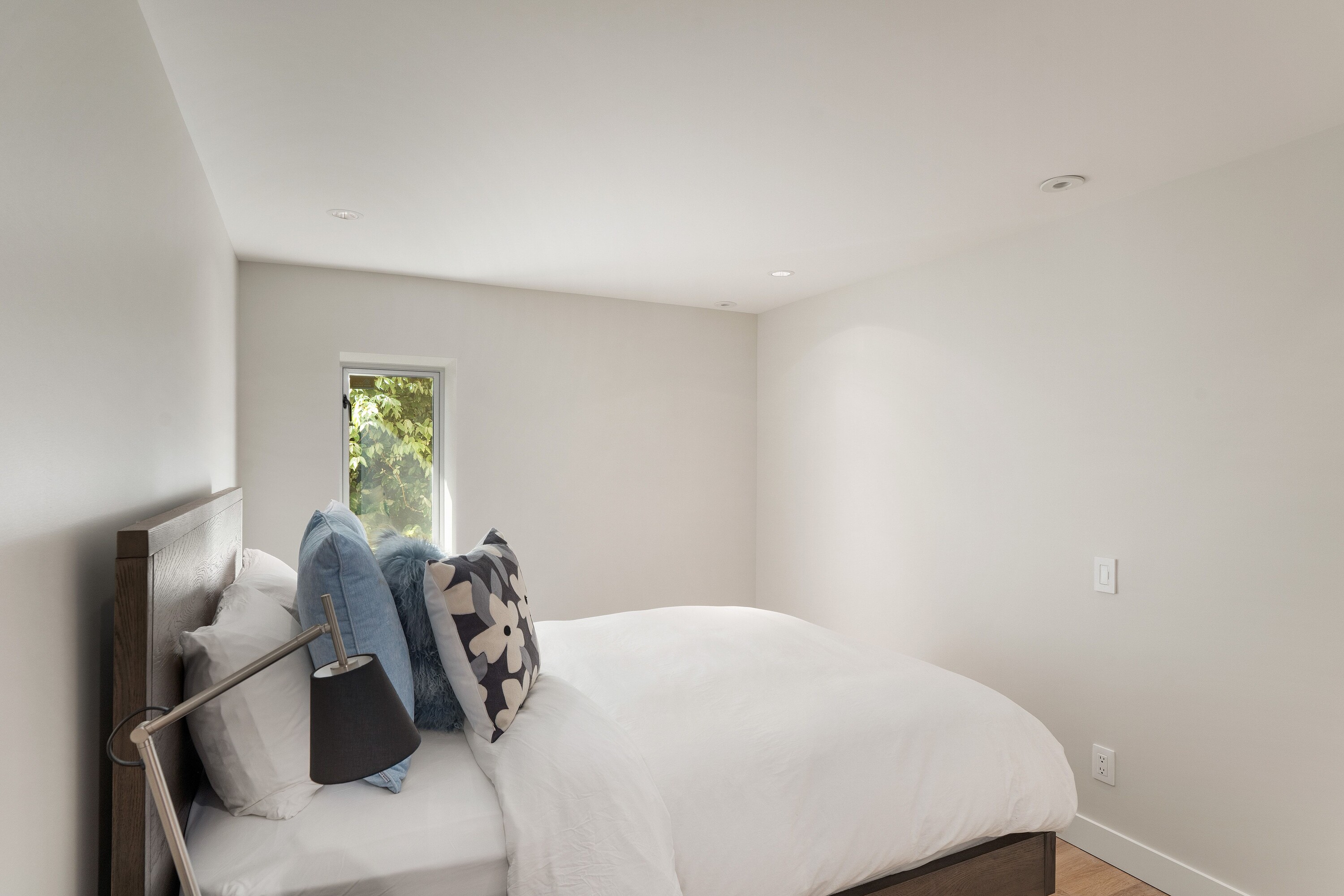 5039 Cordova Bay Road