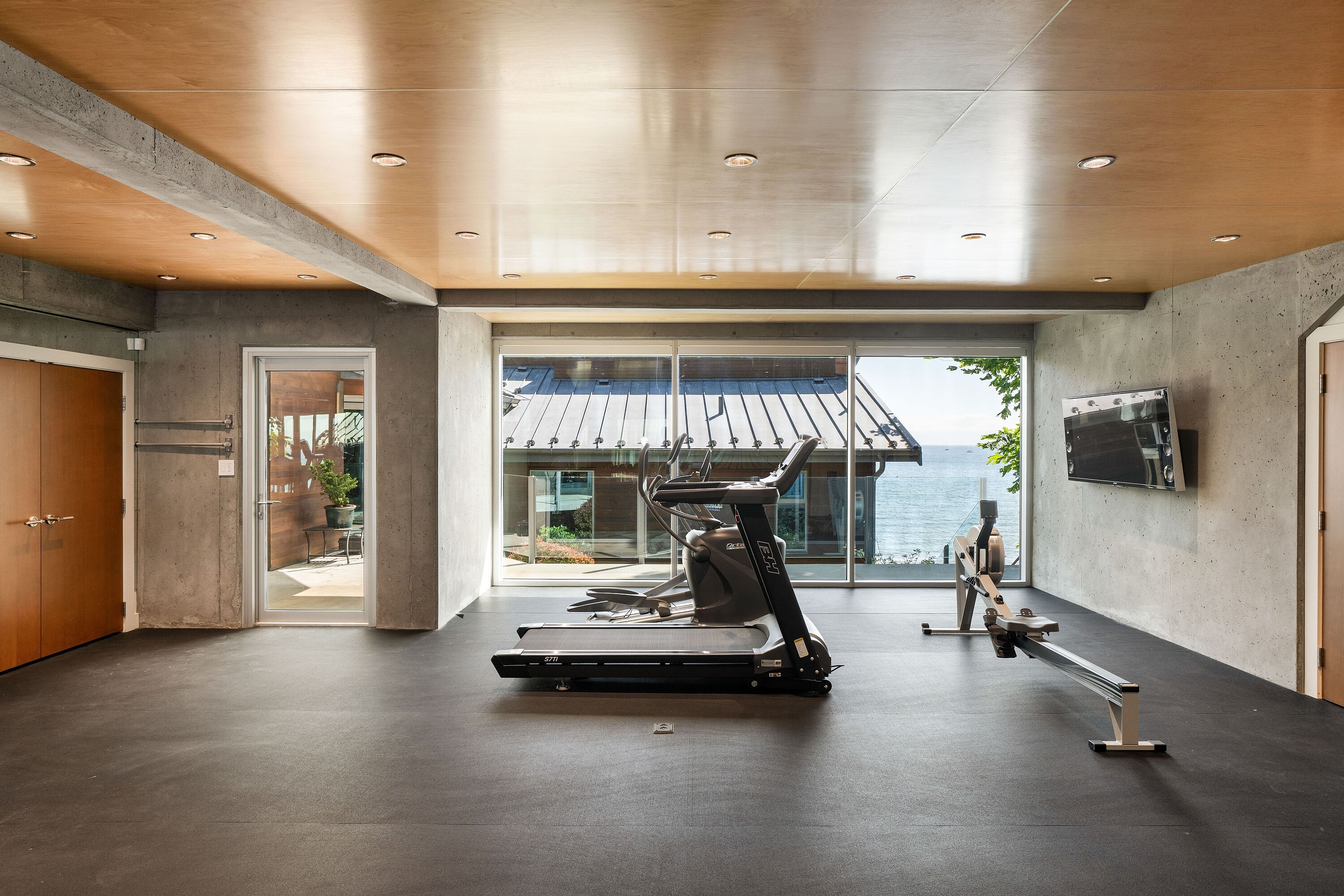 5039 Cordova Bay Road