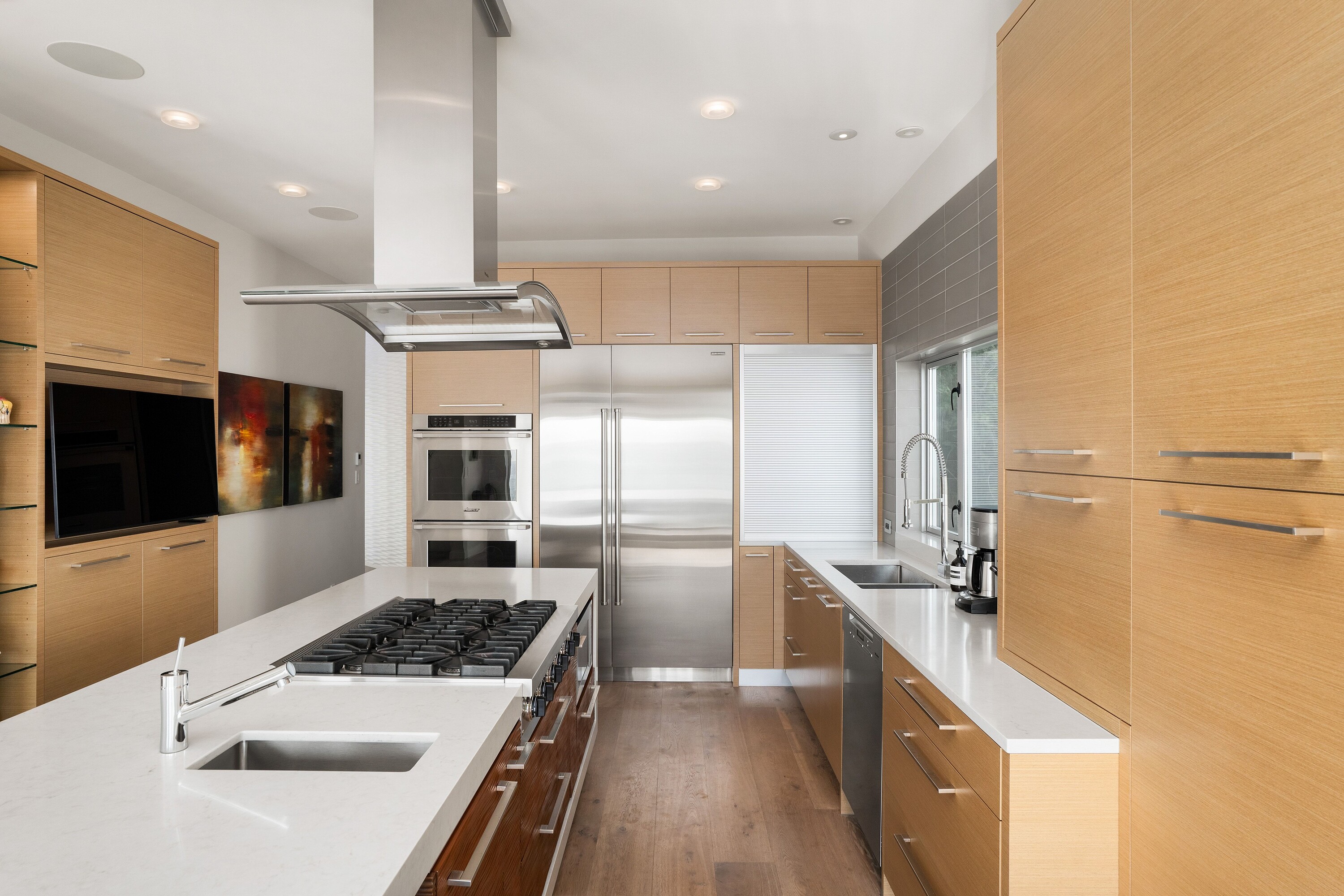 5039 Cordova Bay Road
