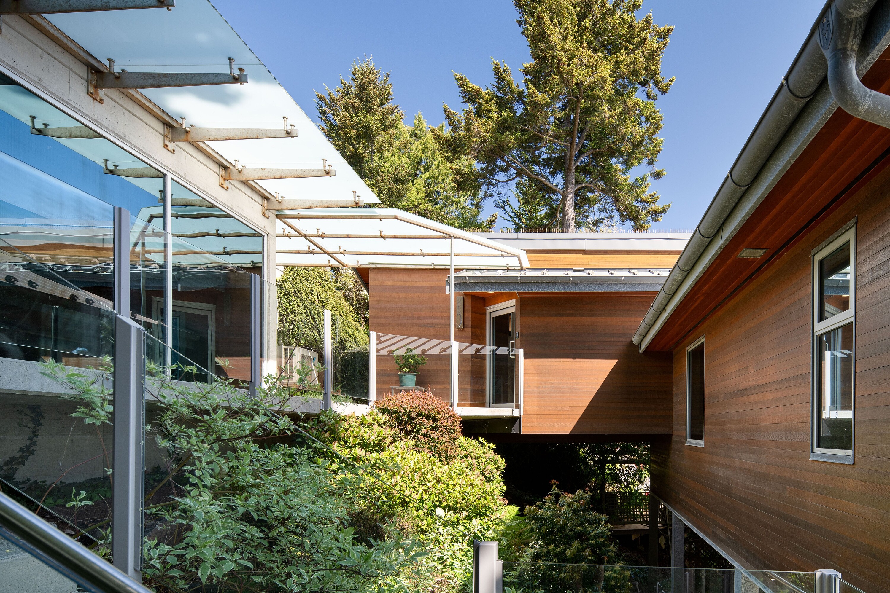 5039 Cordova Bay Road