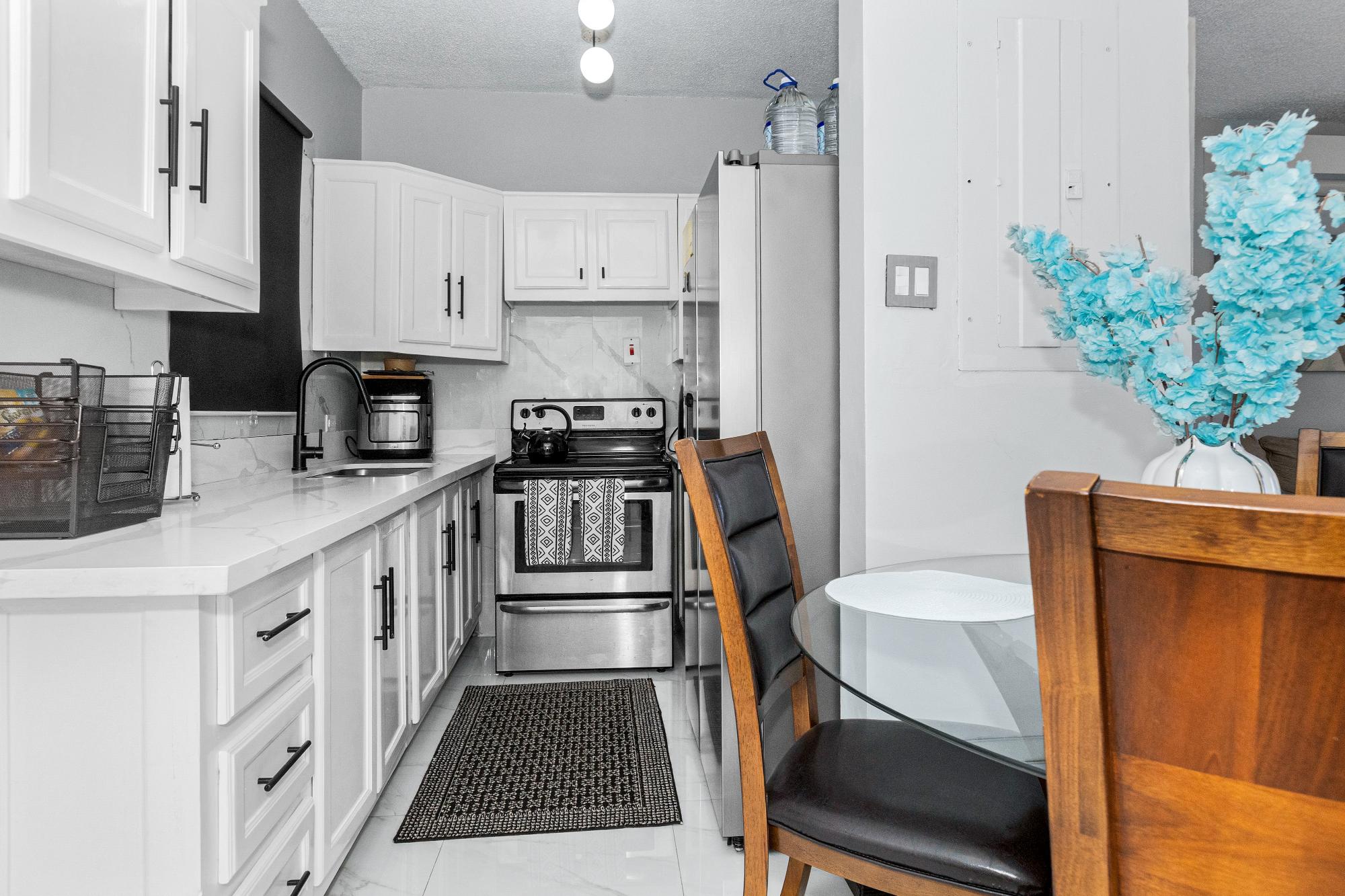16-17 Braemar Avenue