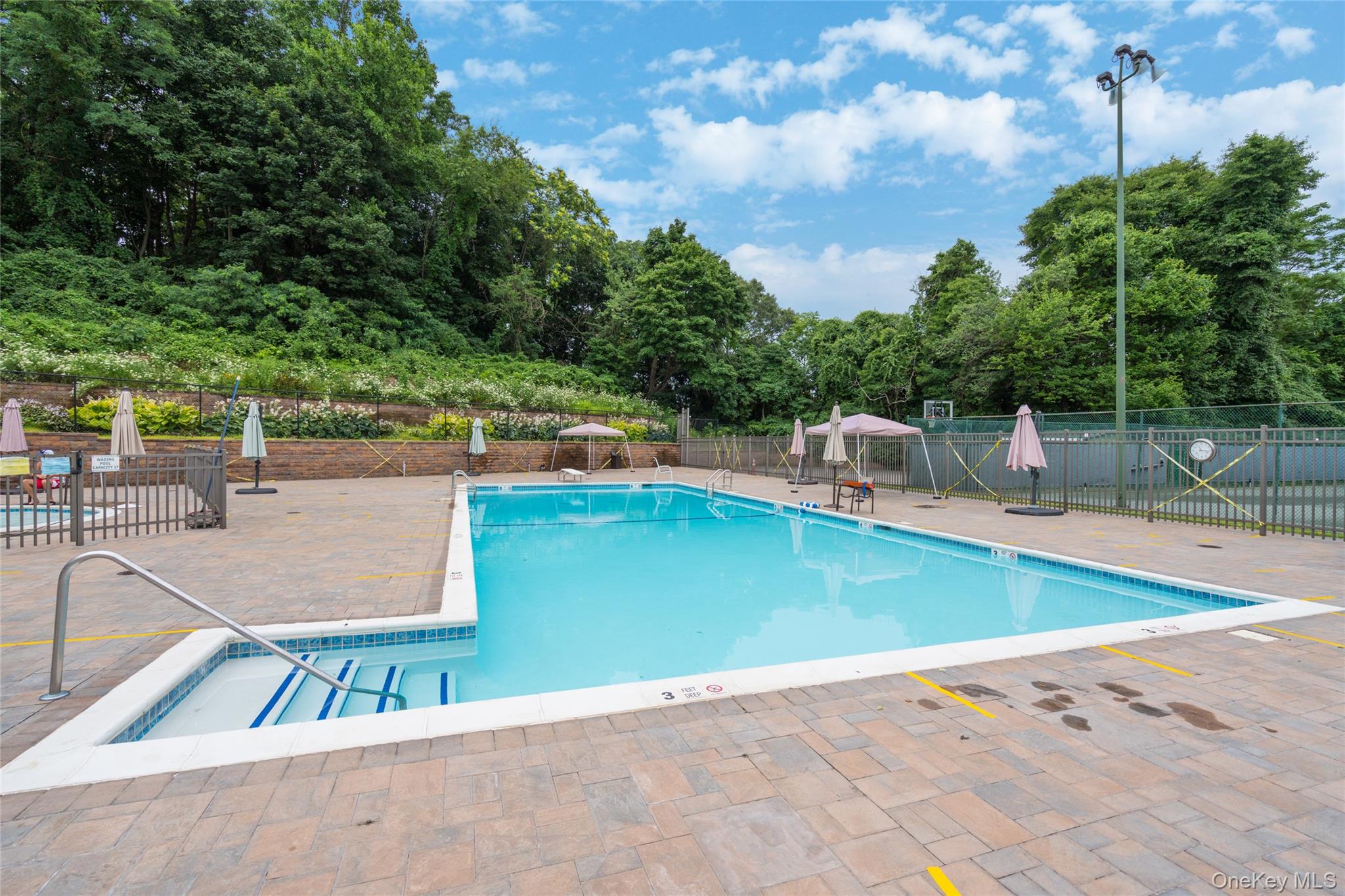 122 Woodlake Drive W 