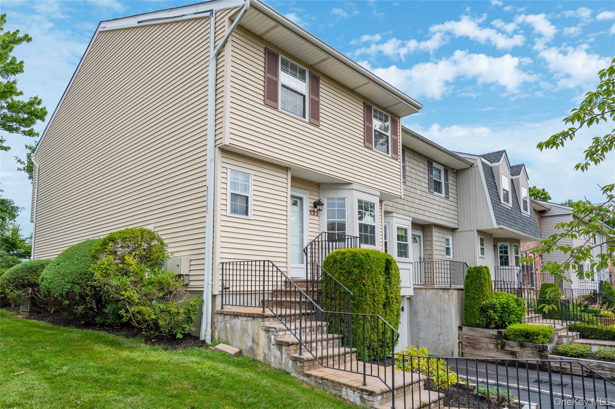 122 Woodlake Drive W 