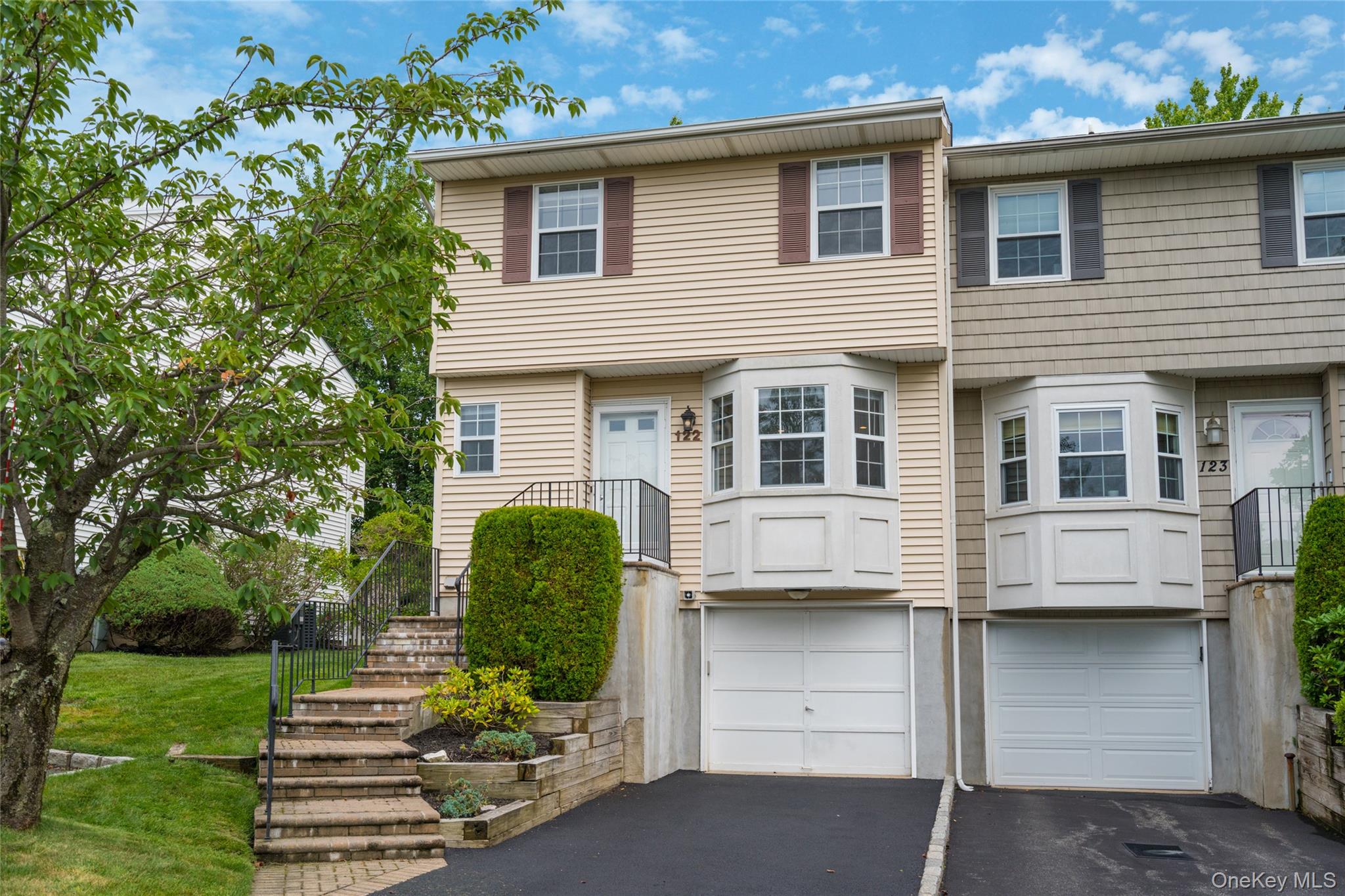 122 Woodlake Drive W 
