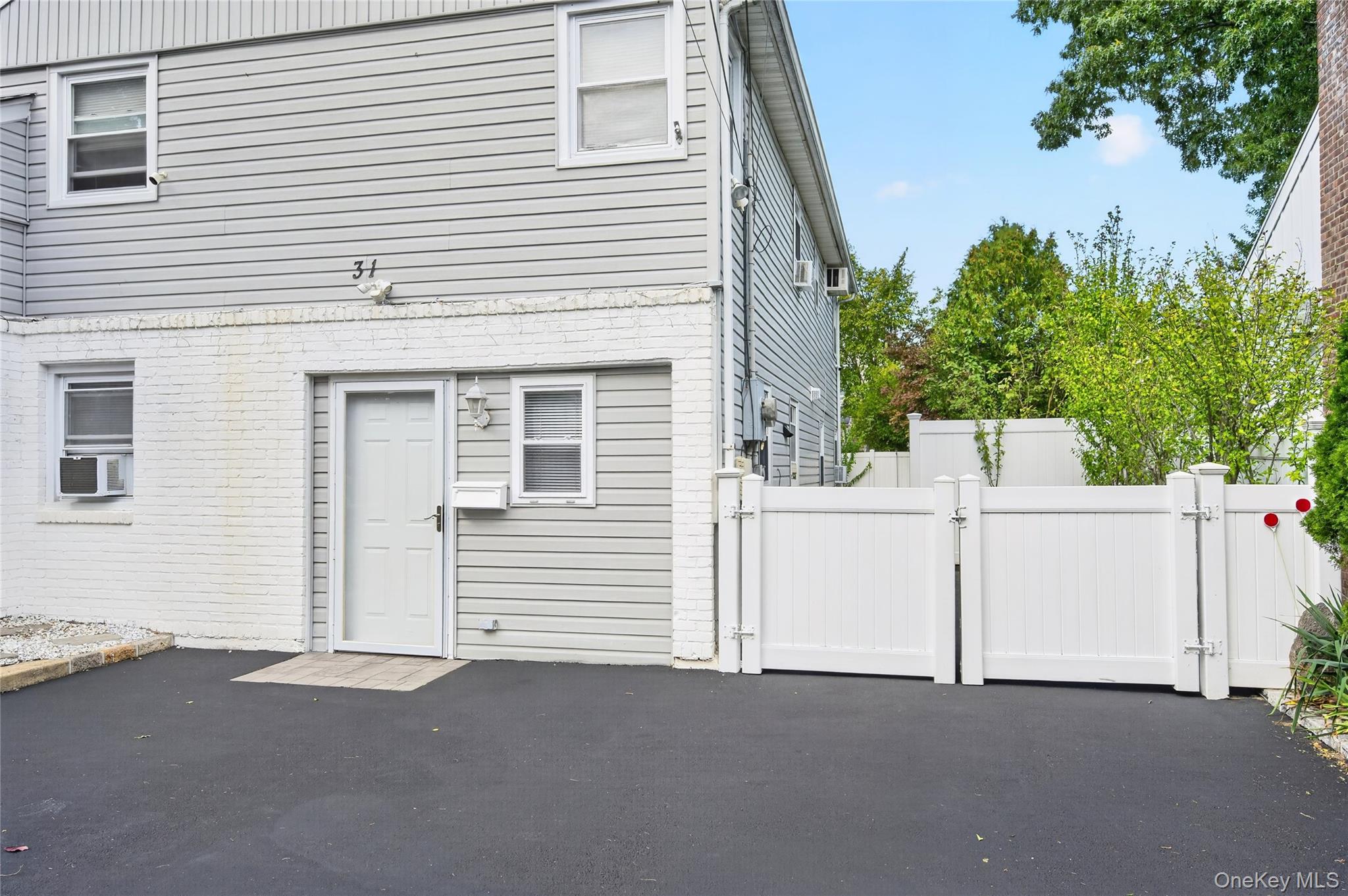 31 Nesaquake Avenue