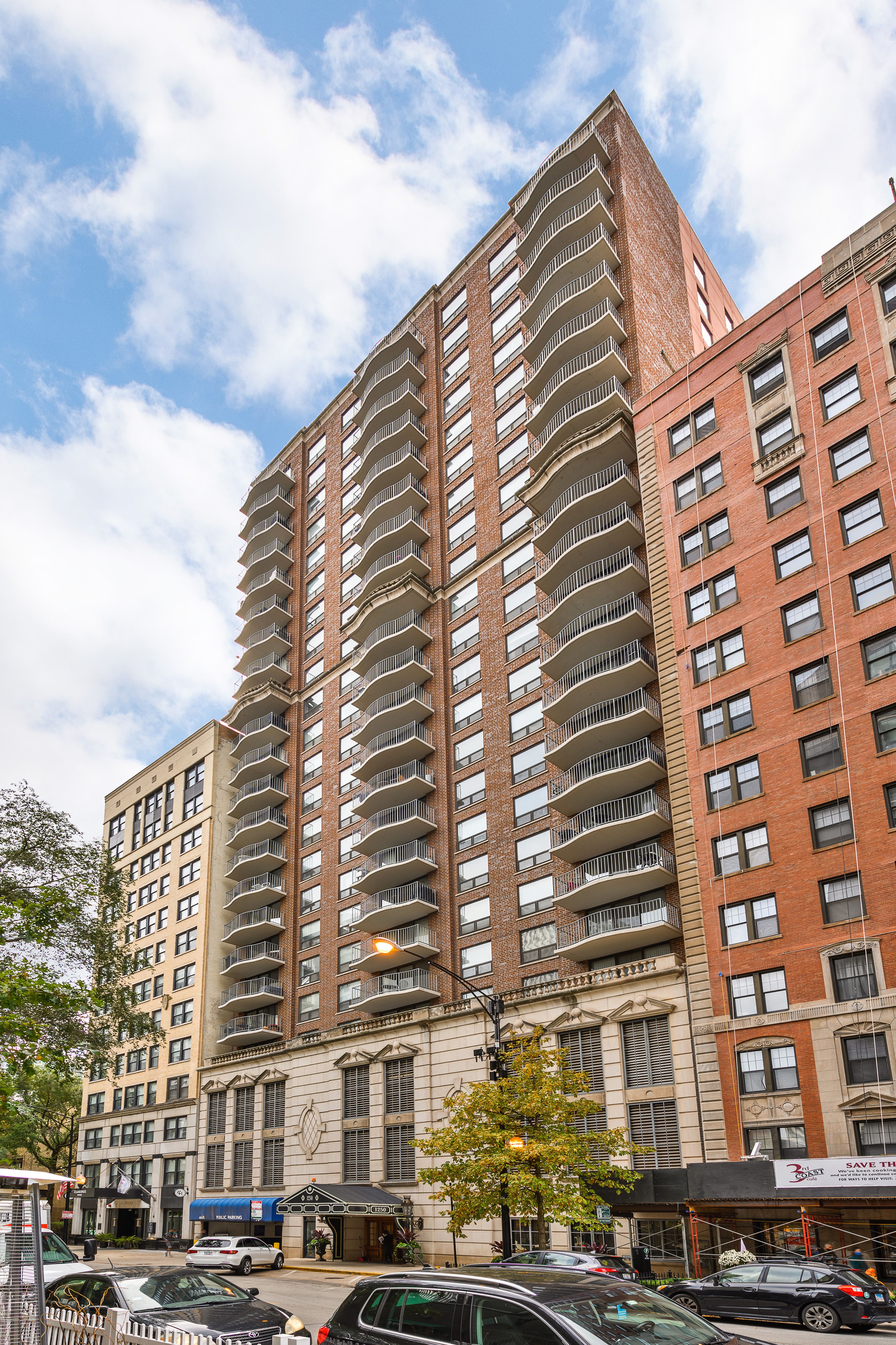 1250 N Dearborn Street Unit 8A