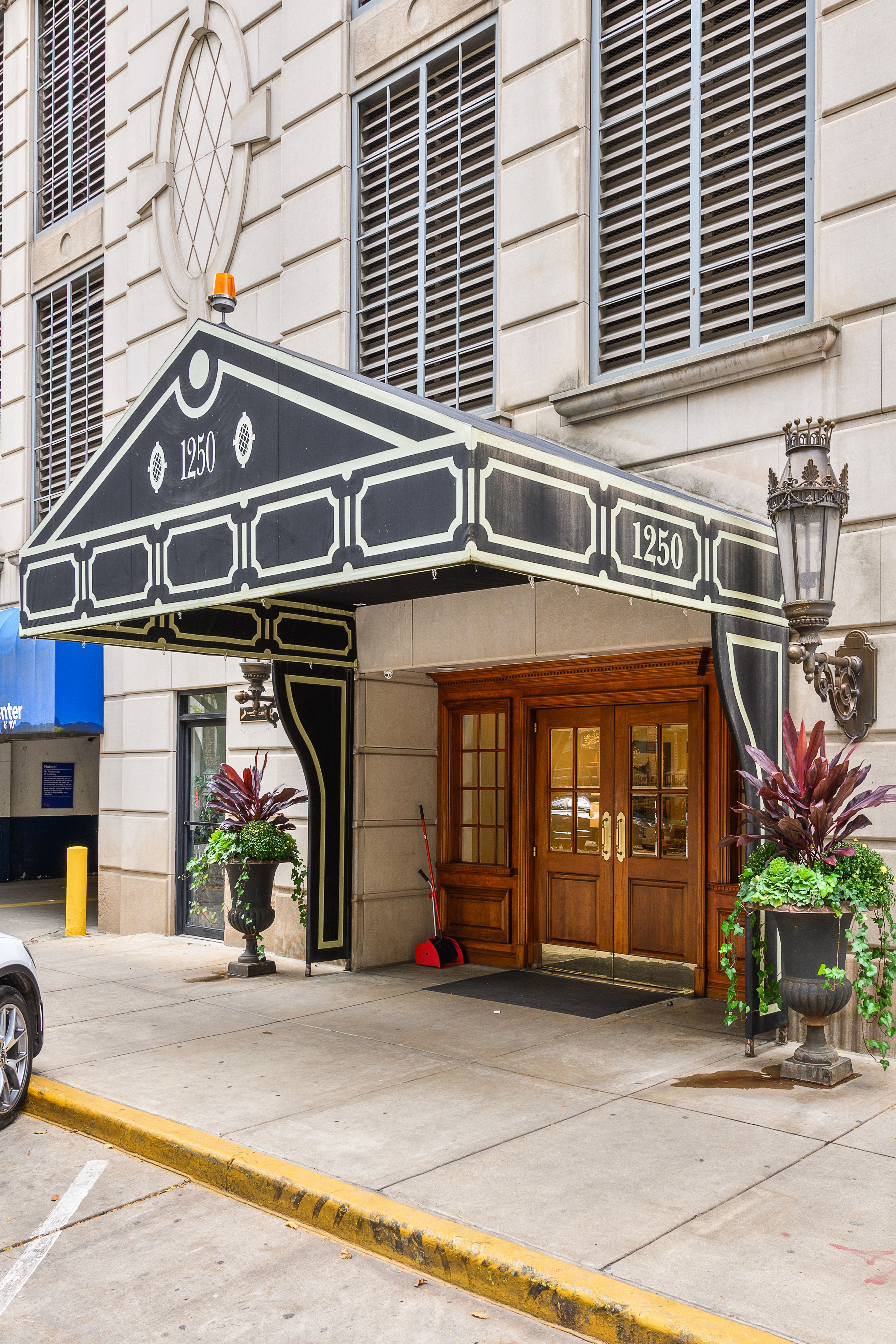 1250 N Dearborn Street Unit 8A