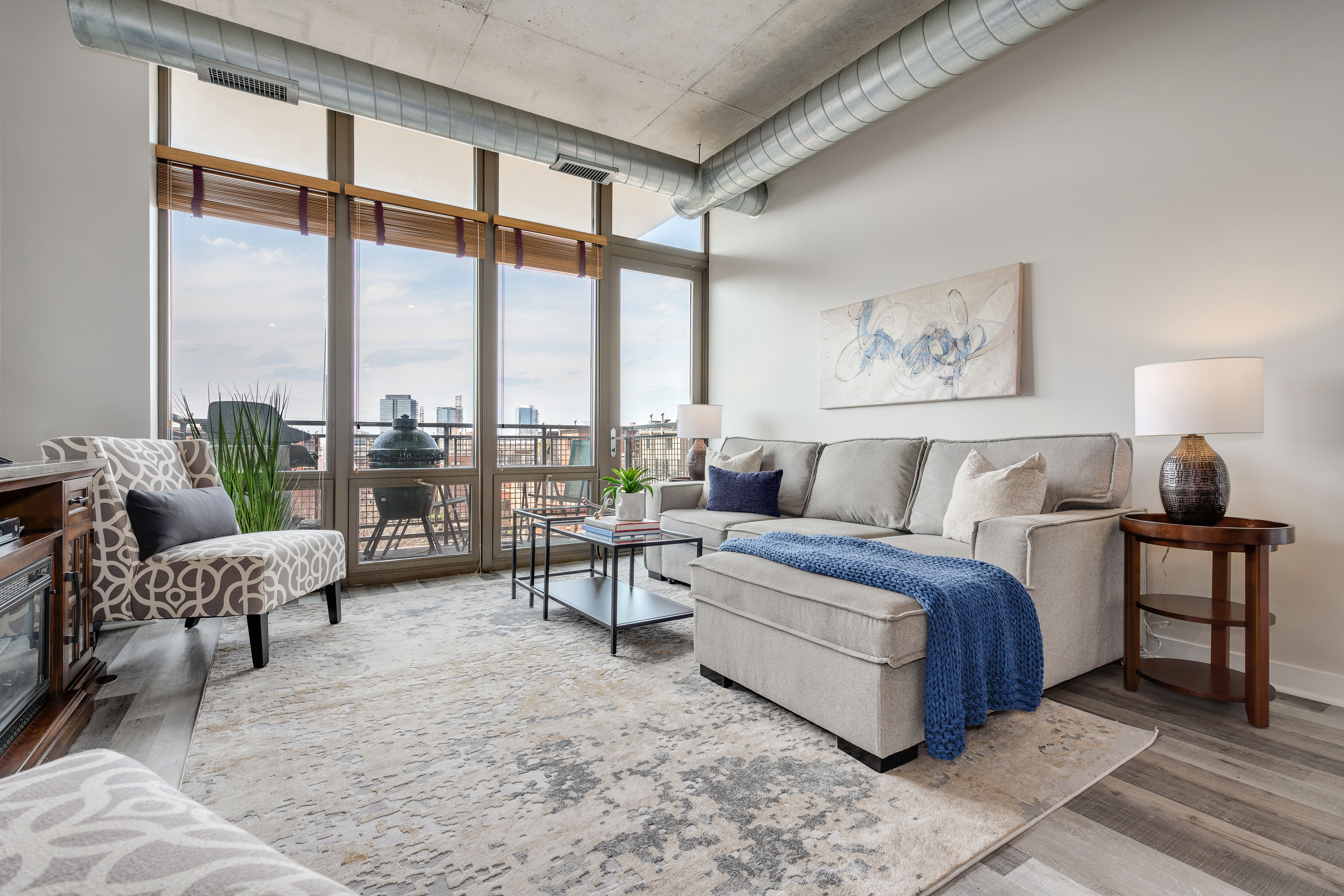 1000 N Kingsbury 406 