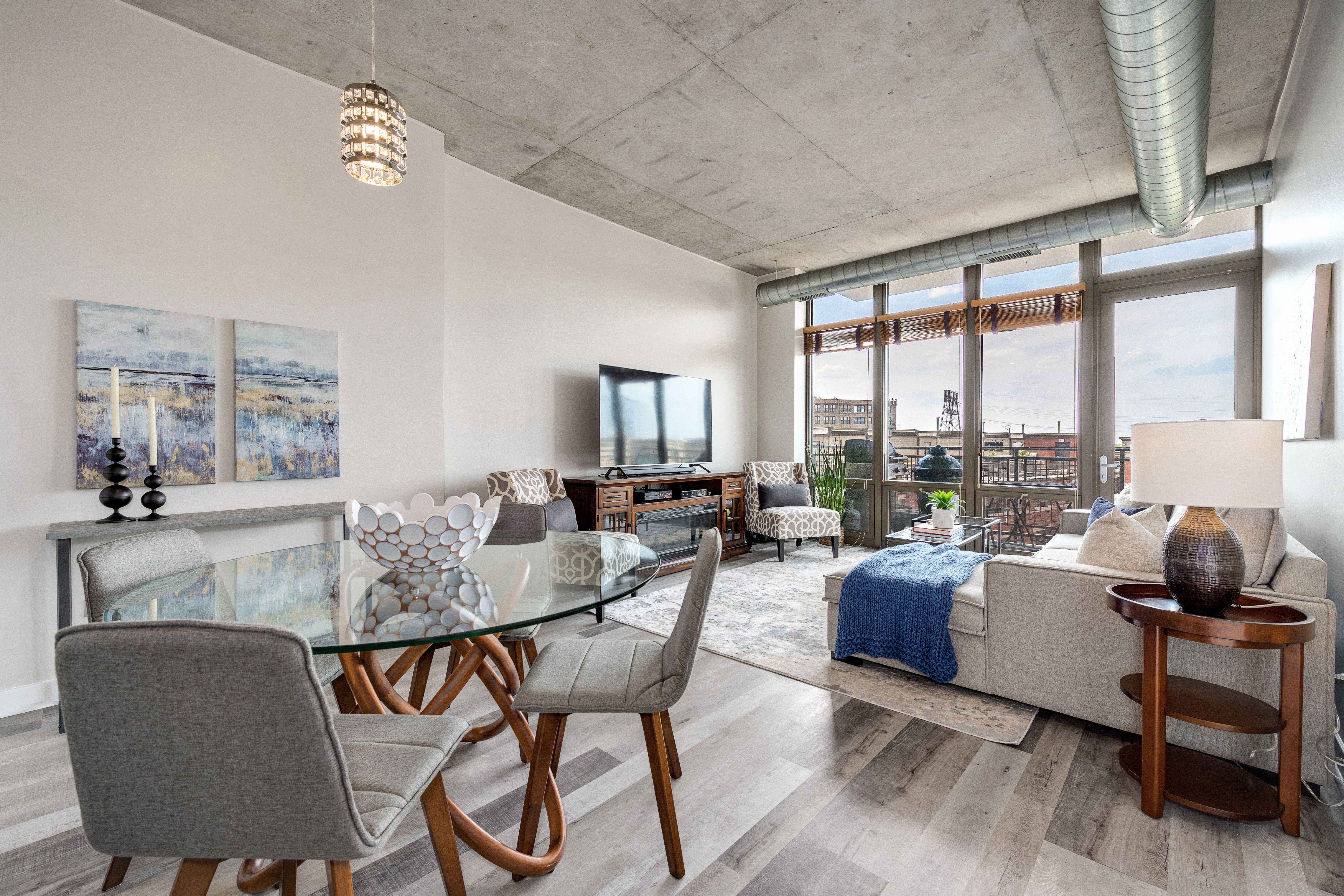 1000 N Kingsbury 406 