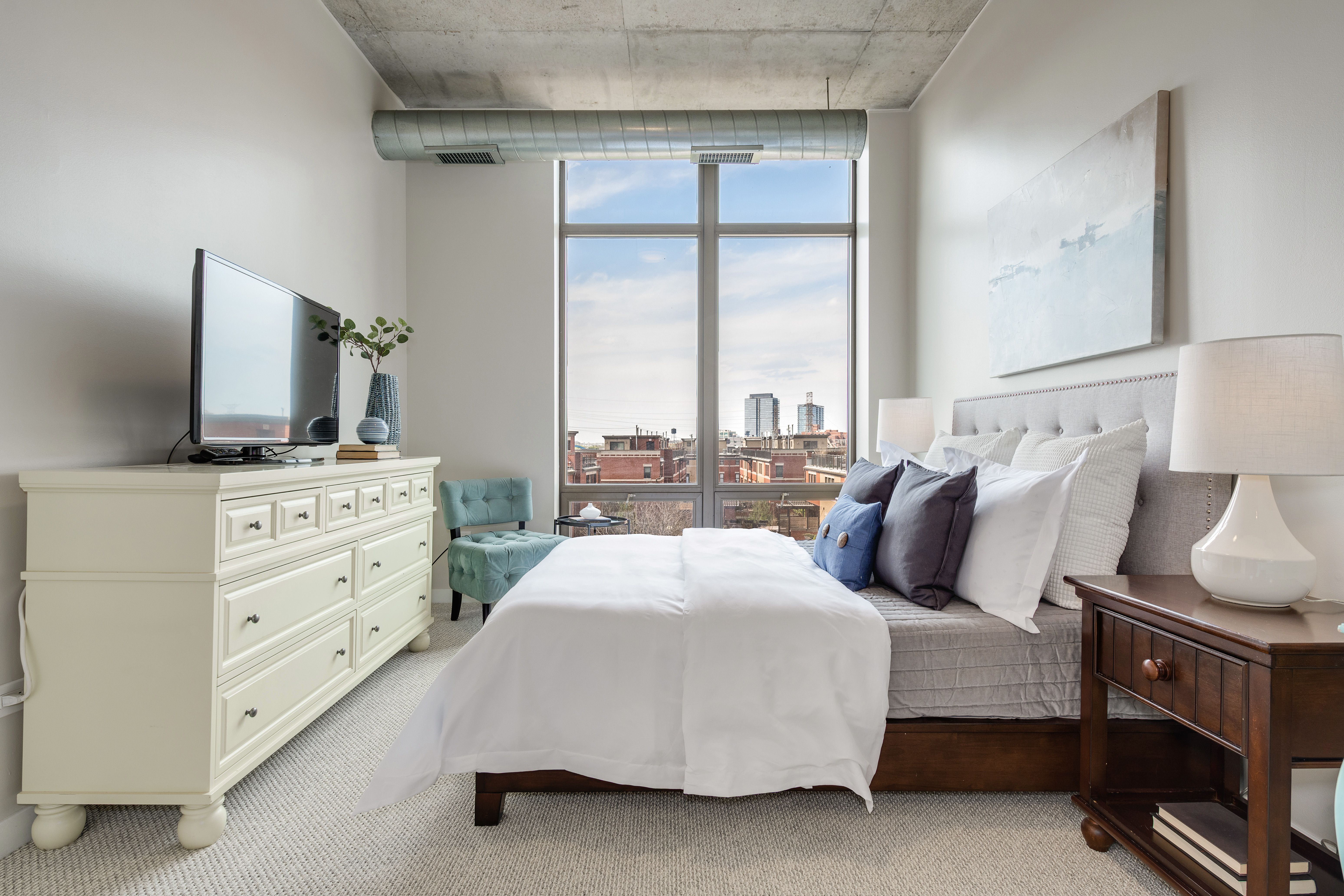 1000 N Kingsbury 406 