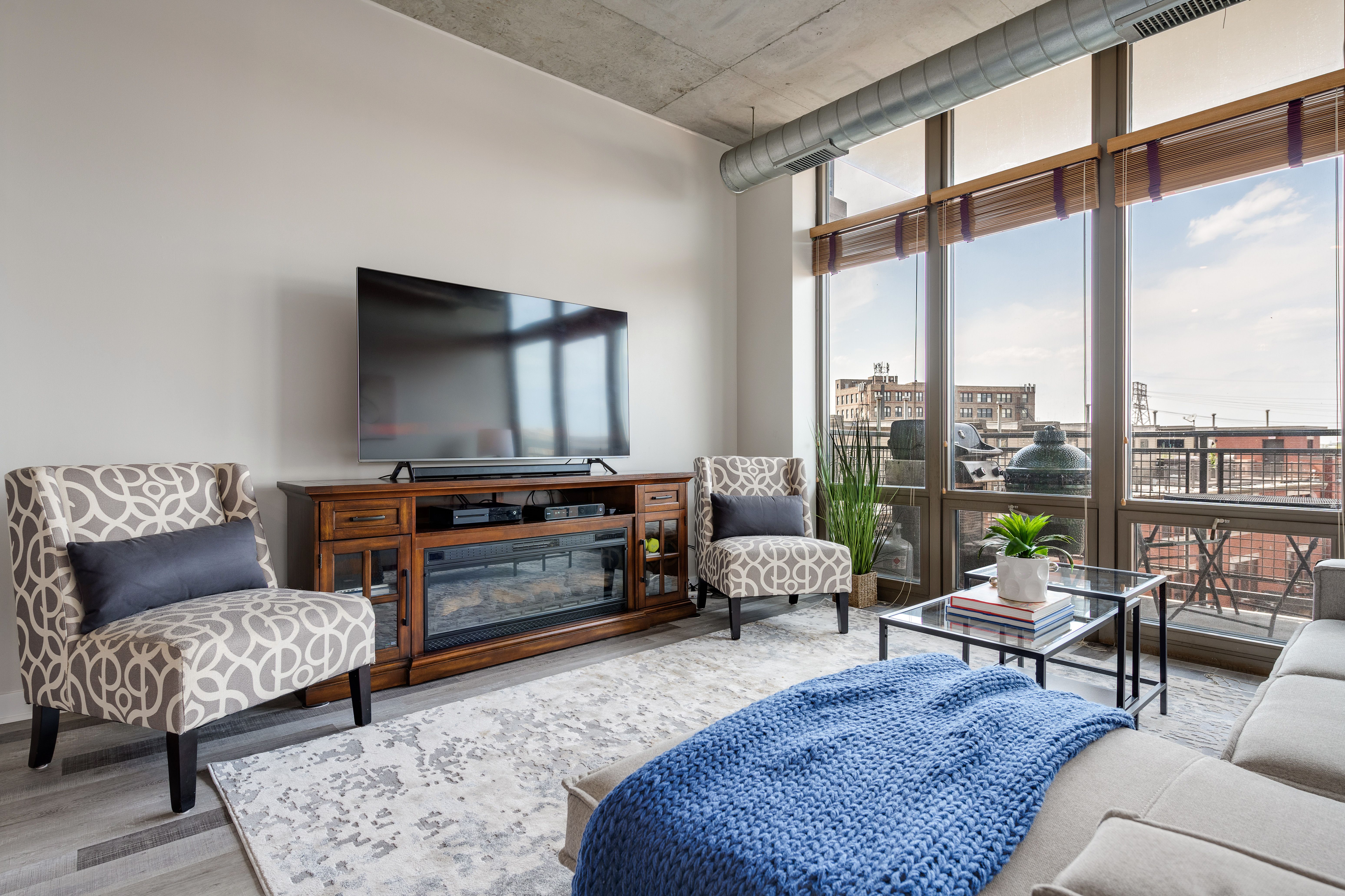 1000 N Kingsbury 406 