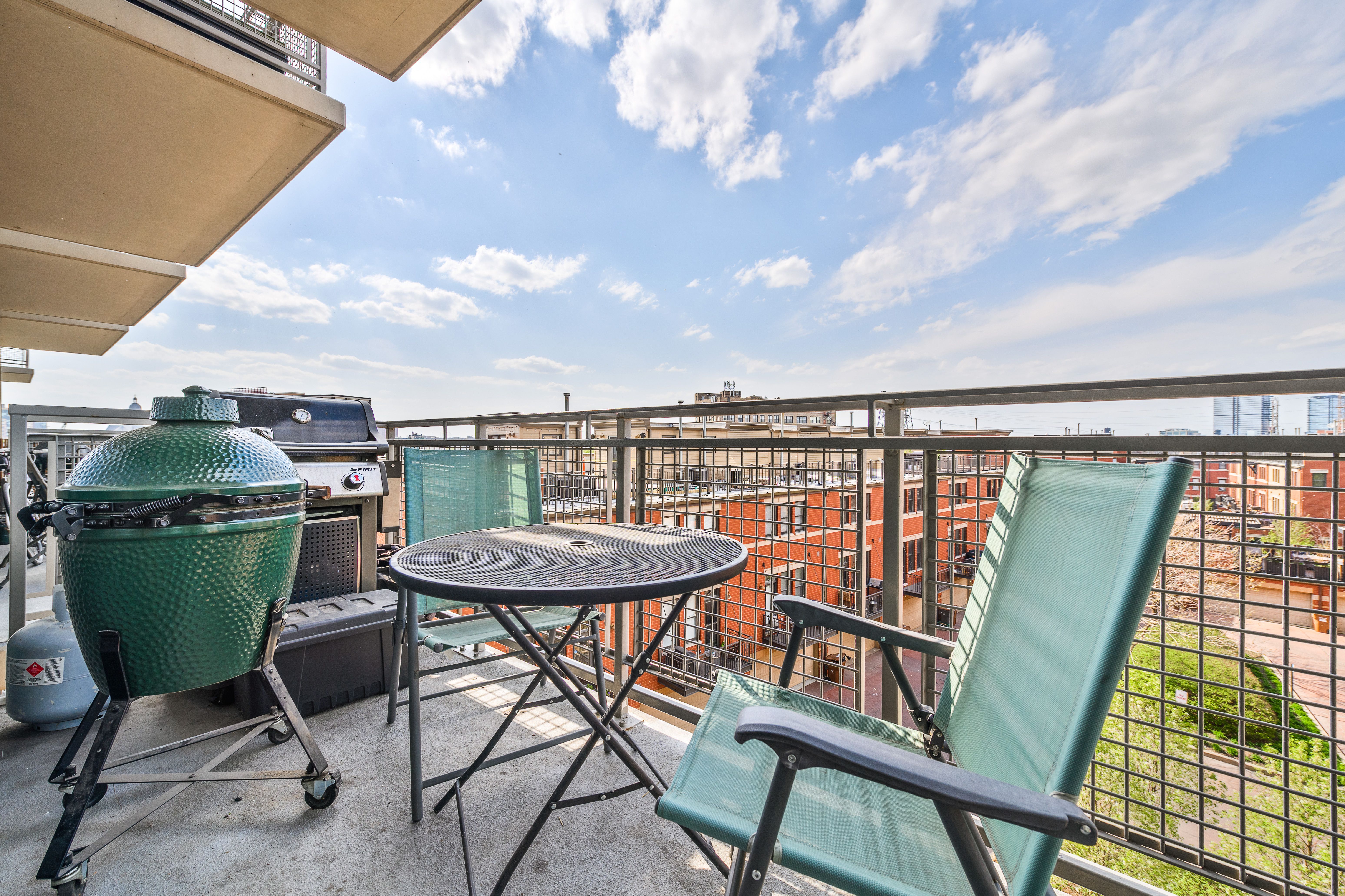 1000 N Kingsbury 406 