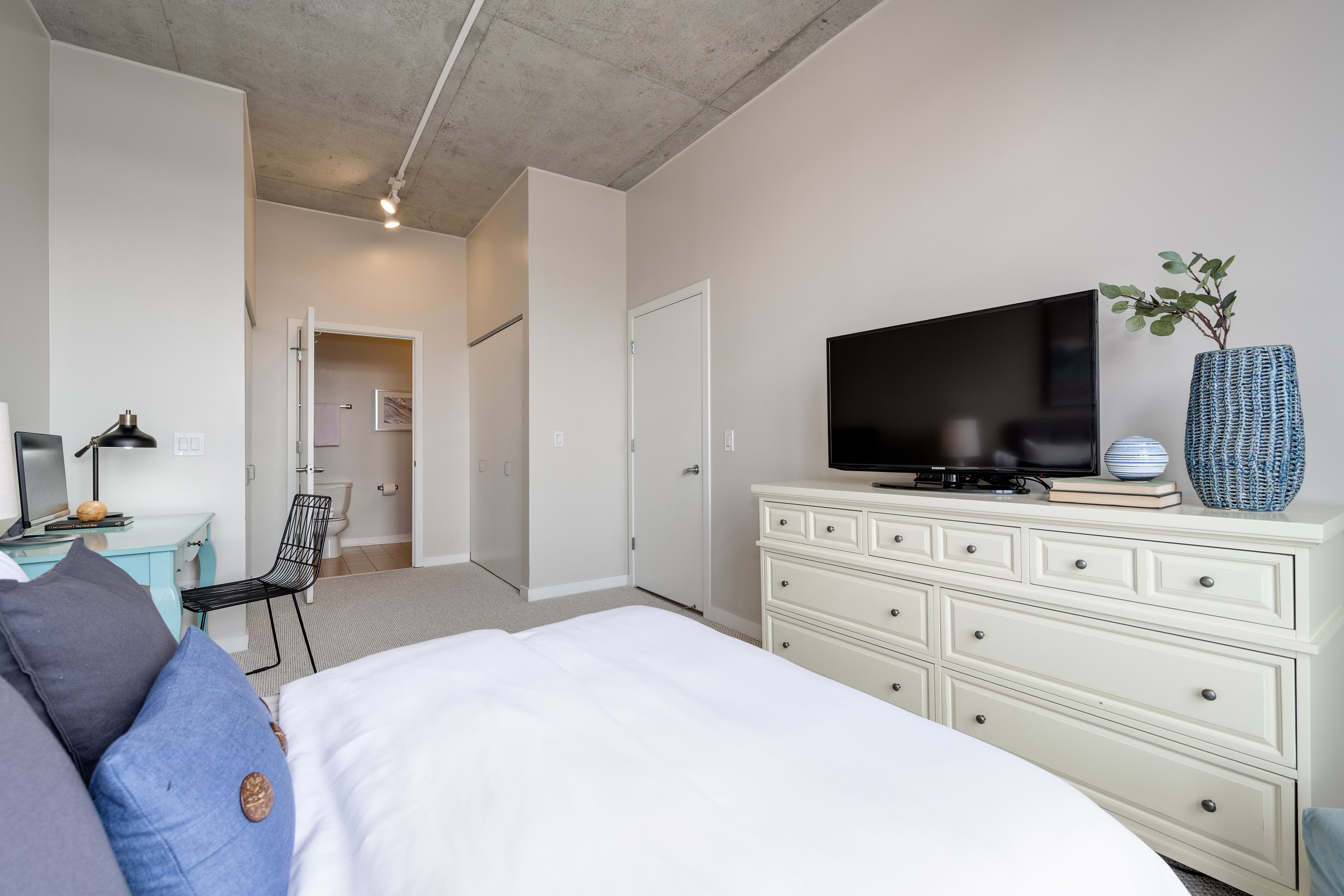 1000 N Kingsbury 406 